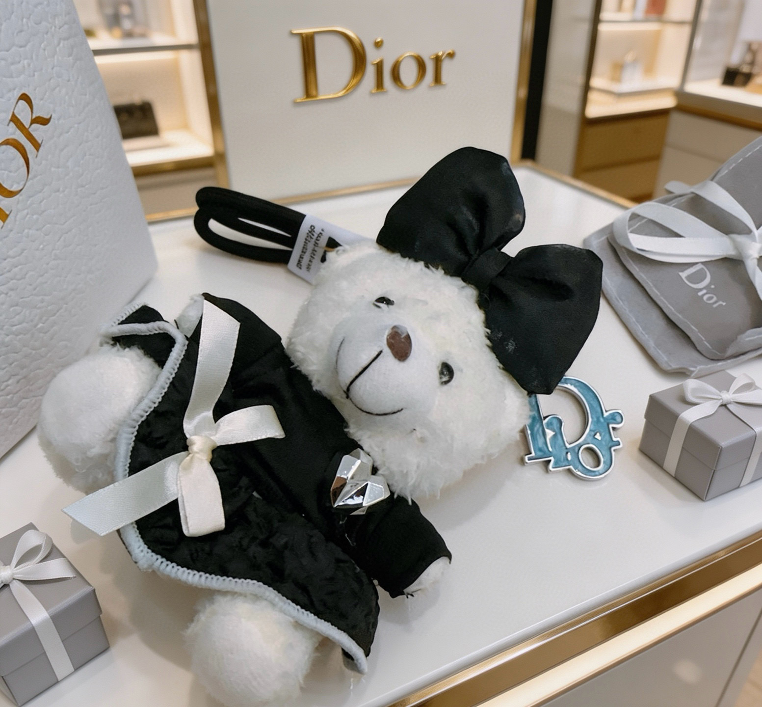 Dior 新品发布 迪奥 钥匙扣 包包扣 最新款包包挂饰档次更高 Anger Forest系列 款联名设计理念钥匙扣系列
