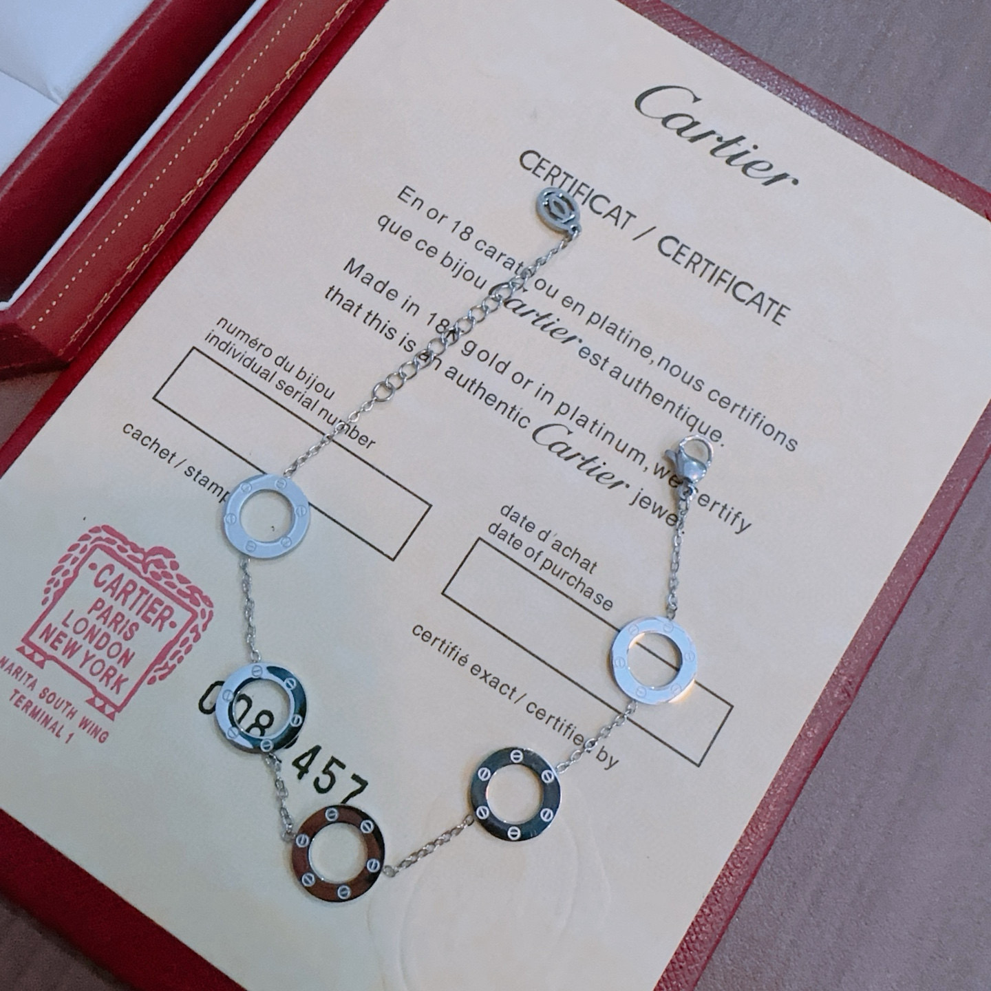 Cartier 卡地亚手链手镯钢材质材质系列 品相完美 细节无敌 那种独特的色泽完全无可挑剔 再缀以 指环外形设计