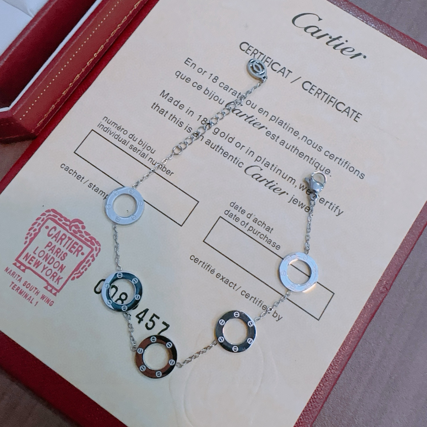 Cartier 卡地亚手链手镯钢材质材质系列 品相完美 细节无敌 那种独特的色泽完全无可挑剔 再缀以 指环外形设计