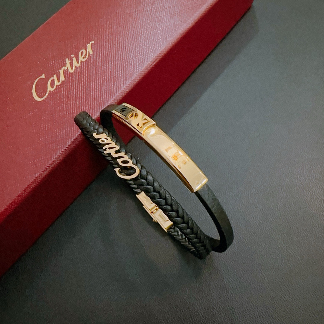 Cartier 高品质卡地亚牛皮手绳手链 新款开模 潮流 男女均可佩戴 同款 摇滚朋克泰银风格 元素 潮流百搭 牛皮最新款链条档次更高明星 款项链系列