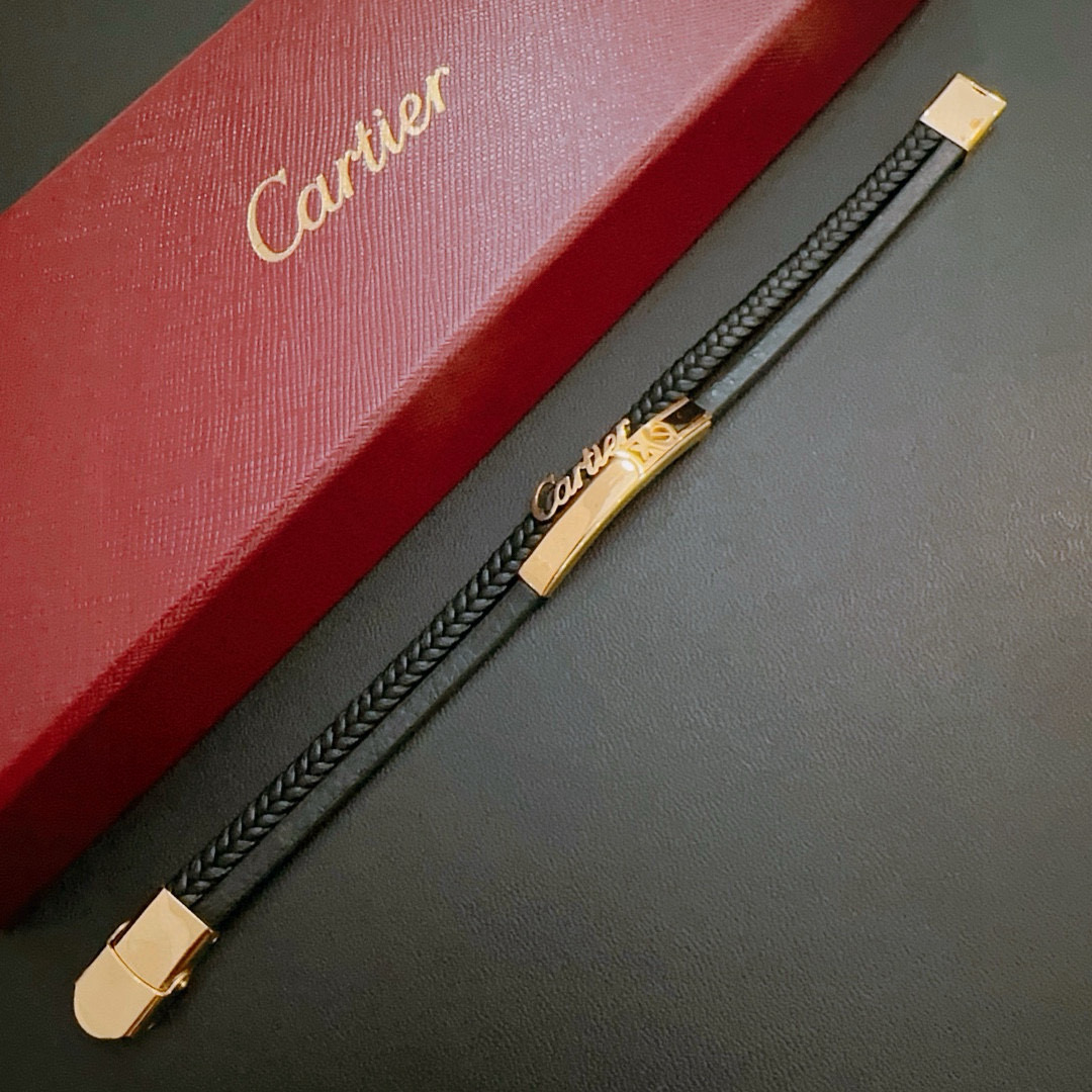 Cartier 高品质卡地亚牛皮手绳手链 新款开模 潮流 男女均可佩戴 同款 摇滚朋克泰银风格 元素 潮流百搭 牛皮最新款链条档次更高明星 款项链系列
