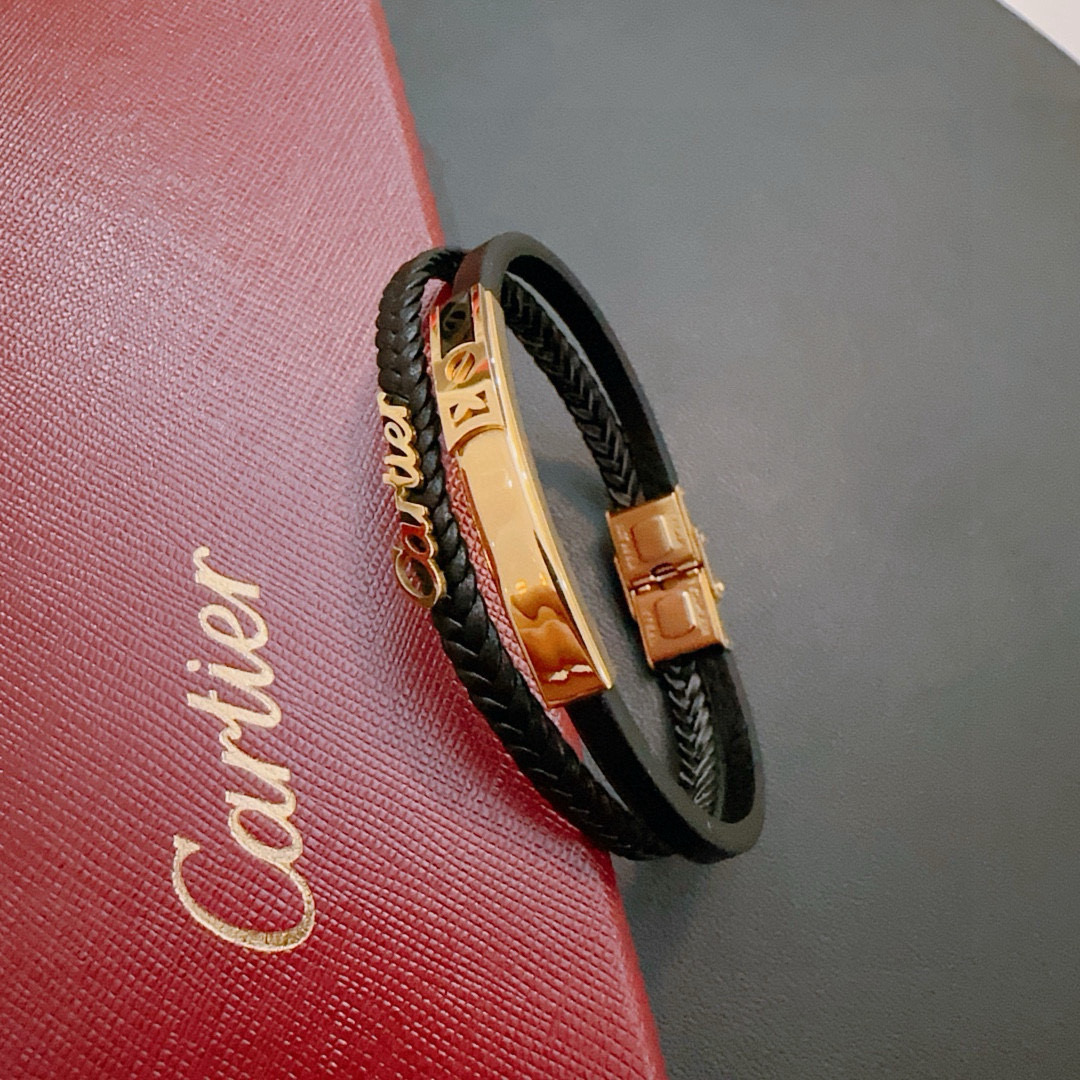 Cartier 高品质卡地亚牛皮手绳手链 新款开模 潮流 男女均可佩戴 同款 摇滚朋克泰银风格 元素 潮流百搭 牛皮最新款链条档次更高明星 款项链系列