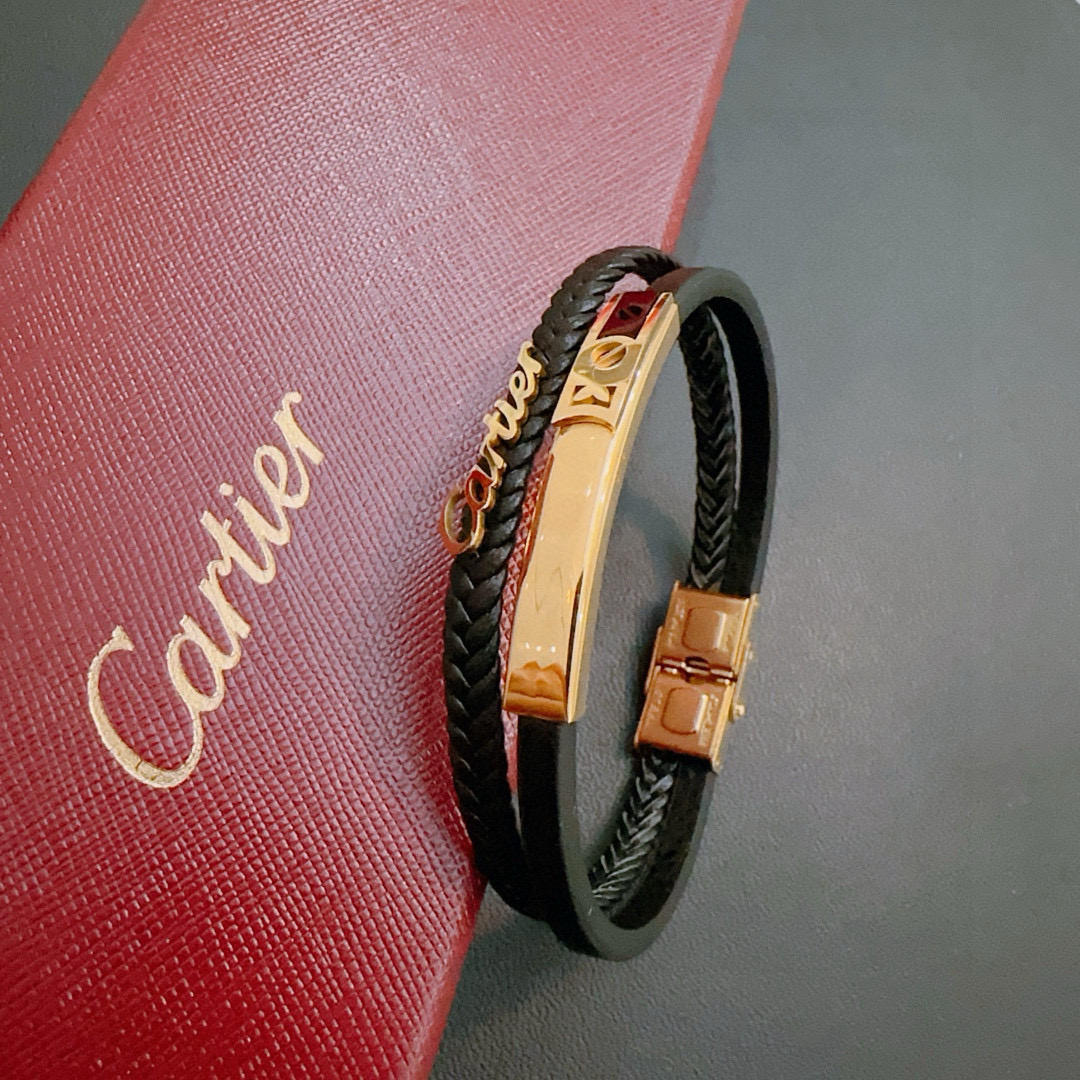Cartier 高品质卡地亚牛皮手绳手链 新款开模 潮流 男女均可佩戴 同款 摇滚朋克泰银风格 元素 潮流百搭 牛皮最新款链条档次更高明星 款项链系列