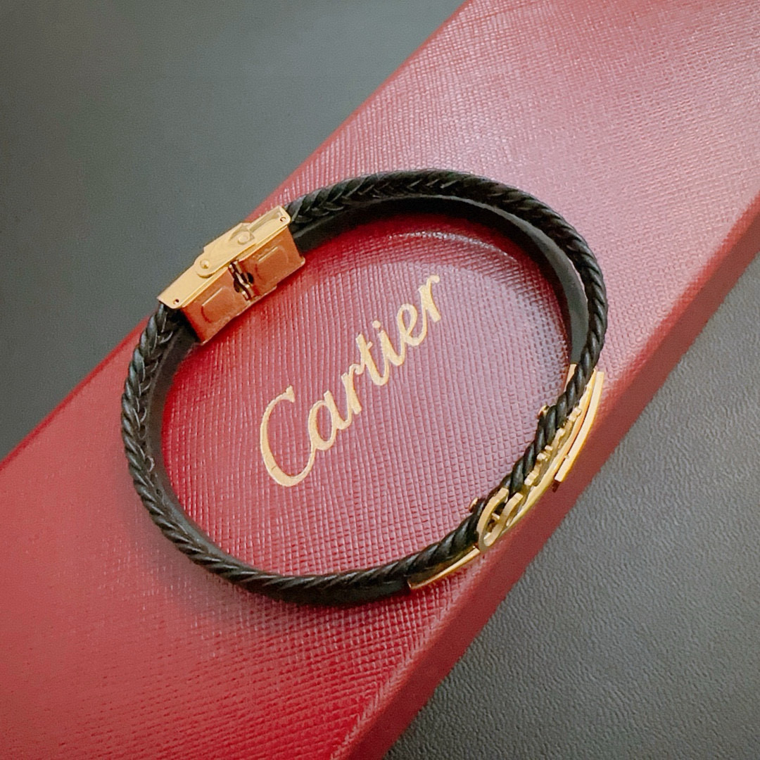 Cartier 高品质卡地亚牛皮手绳手链 新款开模 潮流 男女均可佩戴 同款 摇滚朋克泰银风格 元素 潮流百搭 牛皮最新款链条档次更高明星 款项链系列