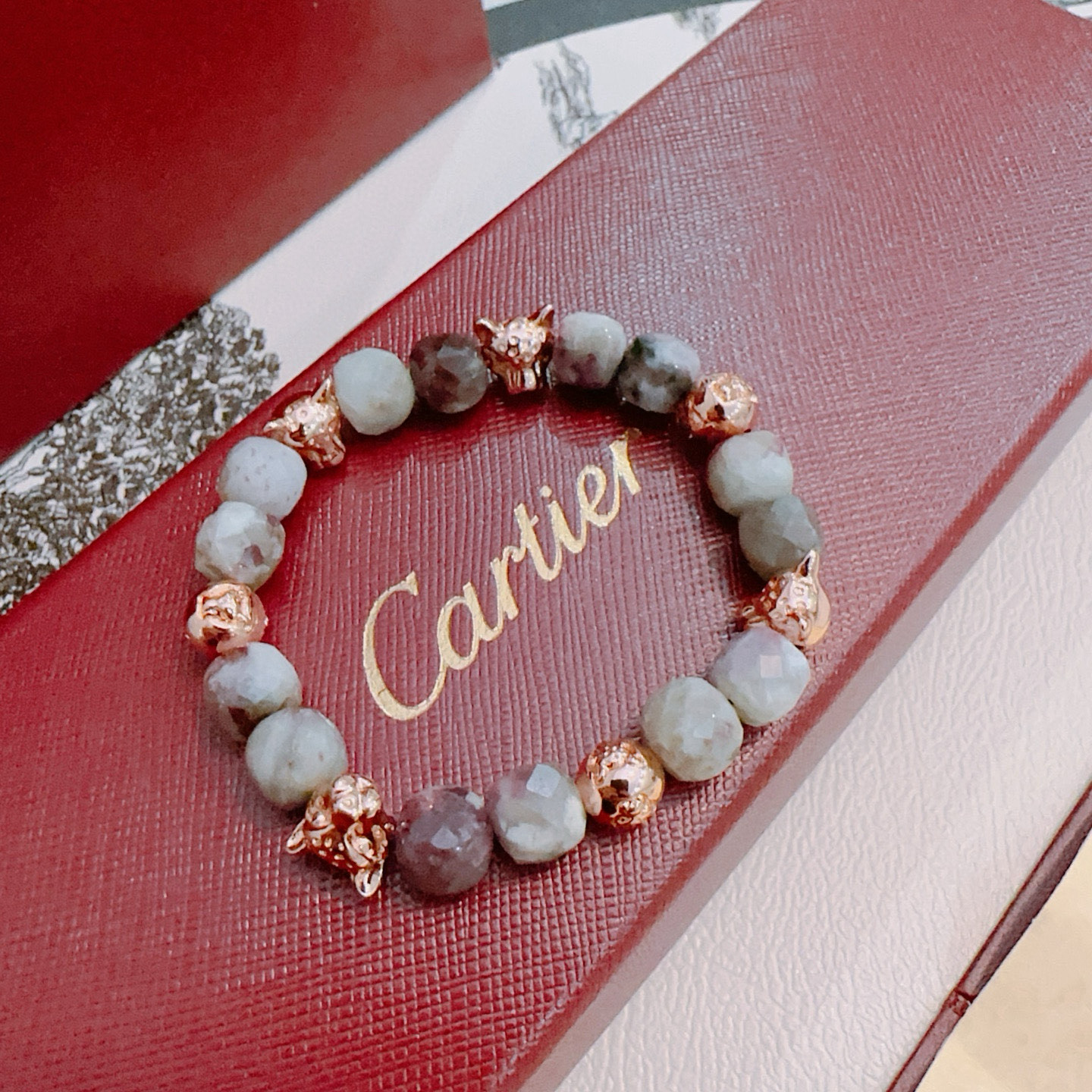 Cartier 新款卡地亚豹子玛瑙手链V金材质系列 品相完美 细节无敌 那种独特的色泽完全无可挑剔