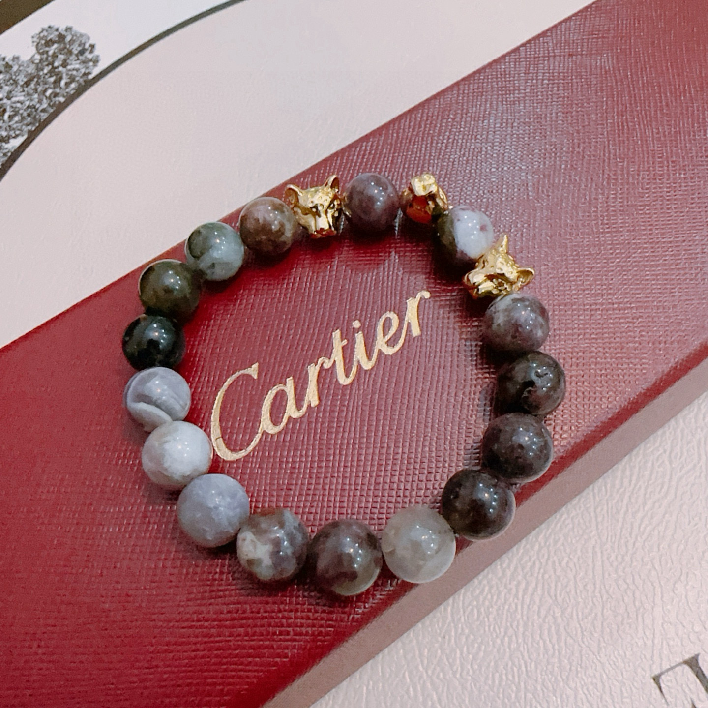 Cartier 新款卡地亚豹子玛瑙手链V金材质系列 品相完美 细节无敌 那种独特的色泽完全无可挑剔