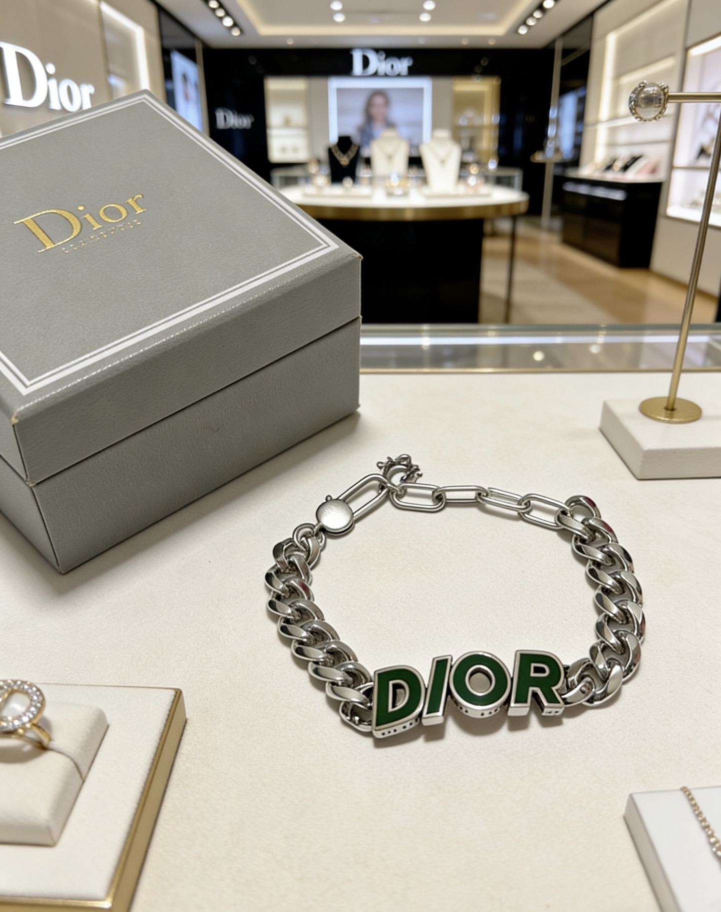 Dior DIOR新款 高品质迪奥手链 新款开模 潮流 男女均可佩戴 同款 摇滚朋克泰银风格 元素 潮流百搭 项链最新款链条档次更高明星 款手链古巴链系列 银手链