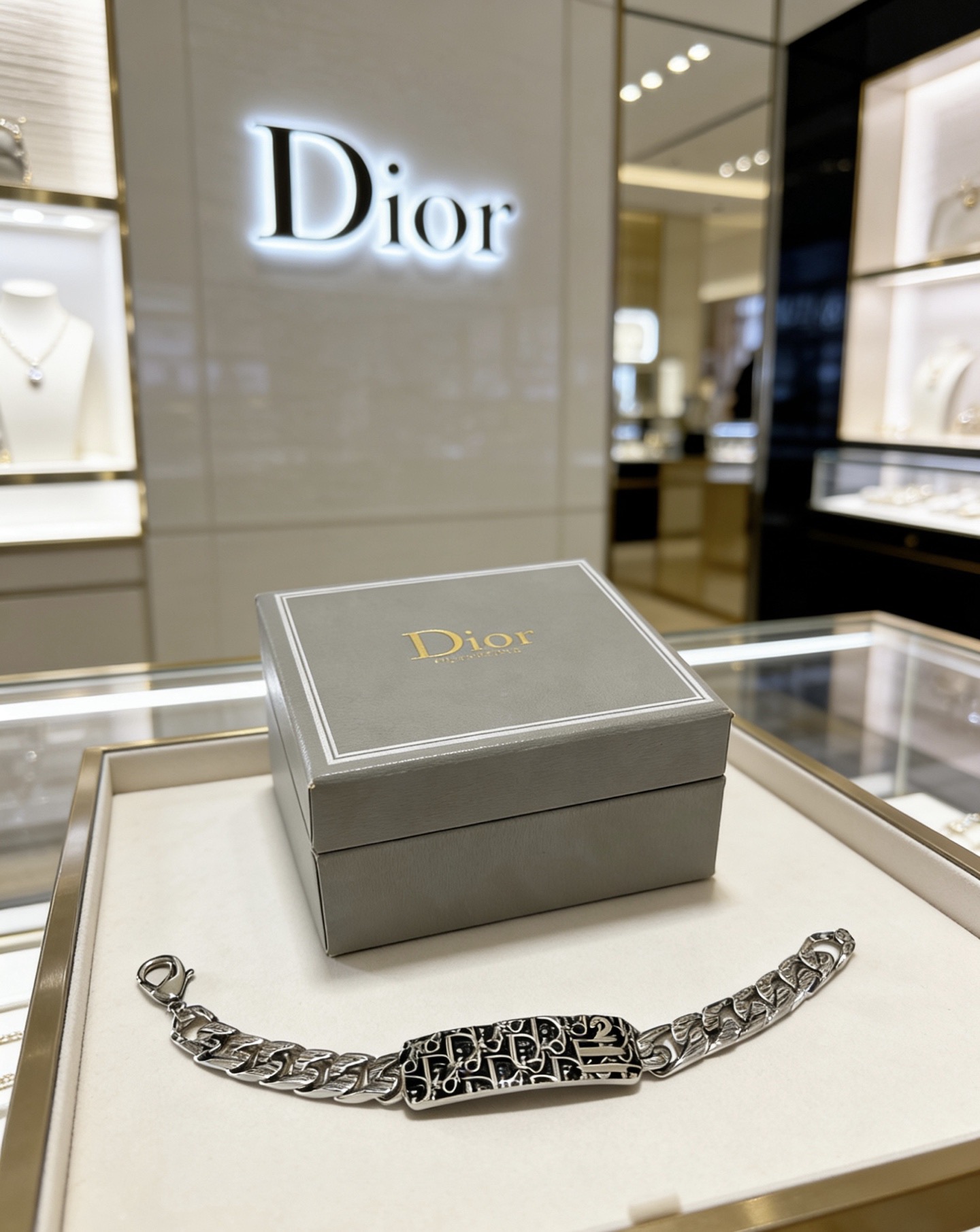Dior DIOR新款 高品质迪奥手链 新款开模 潮流 男女均可佩戴 同款 摇滚朋克泰银风格 元素 潮流百搭 项链最新款链条档次更高明星 款手链古巴链系列 银手链