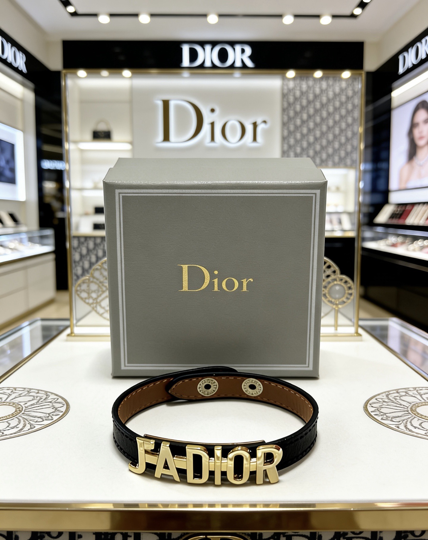 Dior 高品质迪奥牛皮手绳手链 新款开模 潮流 男女均可佩戴 同款 摇滚朋克泰银风格 元素 潮流百搭 牛皮最新款链条档次更高明星 款项链系列