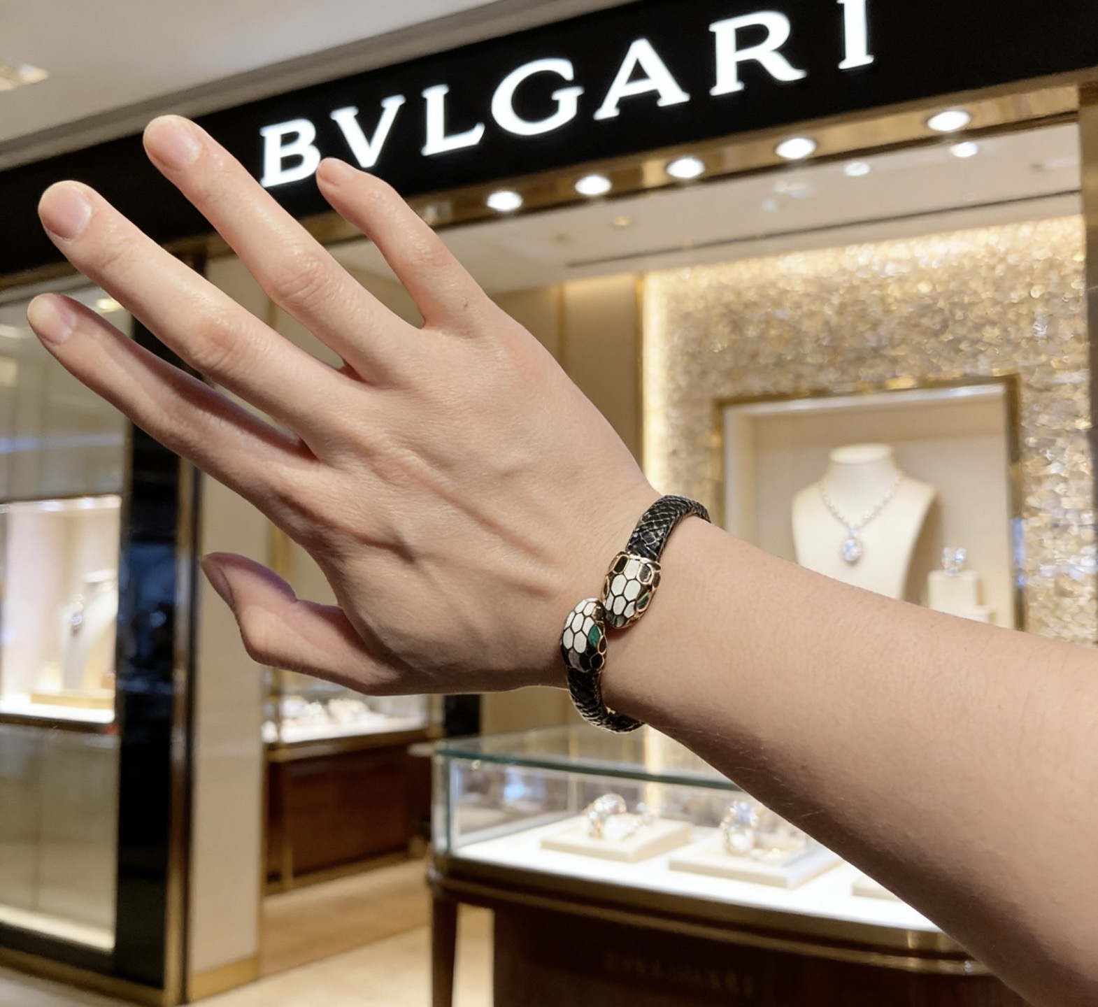 Bvlgari 高品质宝格丽牛皮手绳手链 新款开模 潮流 男女均可佩戴 同款 摇滚朋克泰银风格 元素 潮流百搭 牛皮最新款链条档次更高明星 款项链系列
