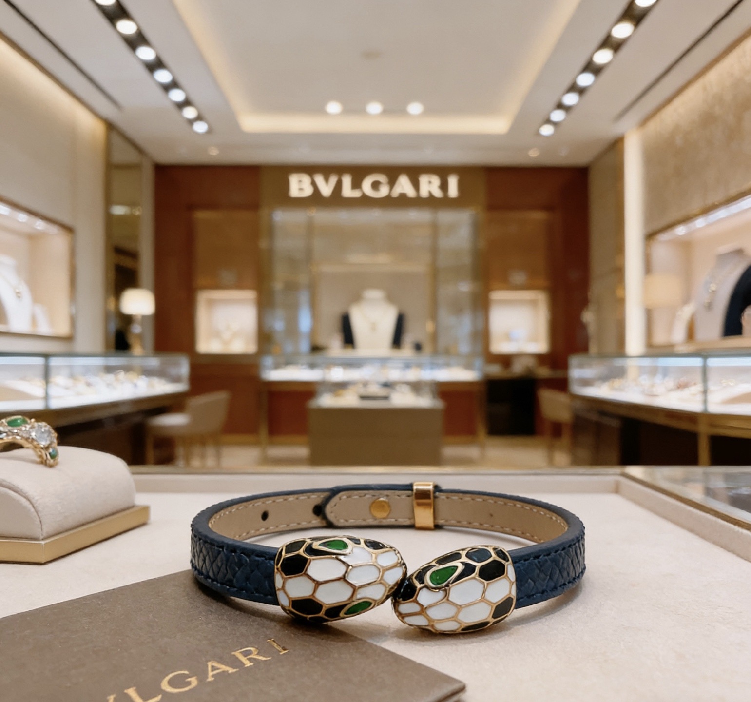 Bvlgari 高品质宝格丽牛皮手绳手链 新款开模 潮流 男女均可佩戴 同款 摇滚朋克泰银风格 元素 潮流百搭 牛皮最新款链条档次更高明星 款项链系列