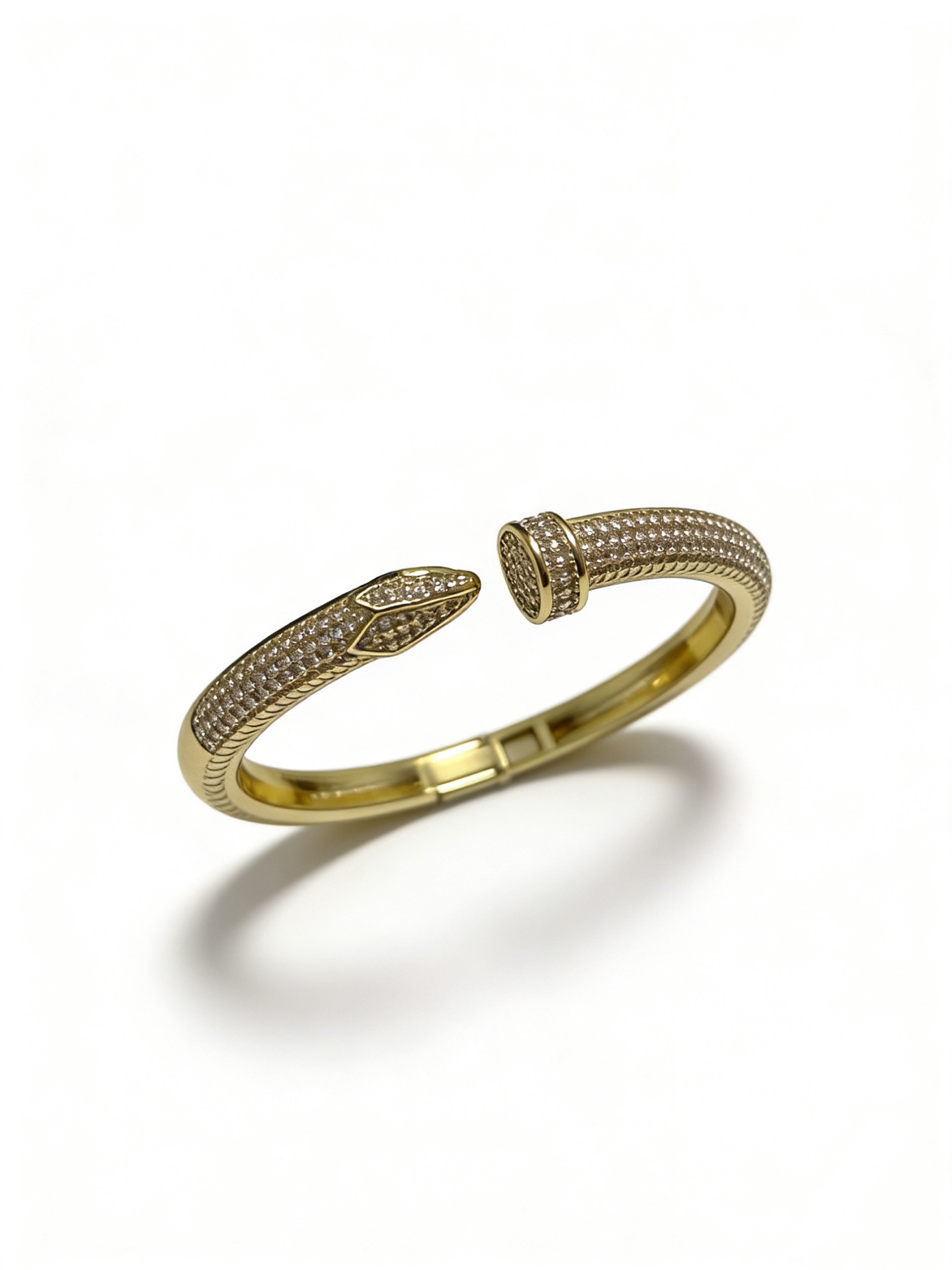Cartier 卡地亚手链手镯V金材质系列 品相完美 细节无敌 那种独特的色泽完全无可挑剔 再缀以 指环外形设计
