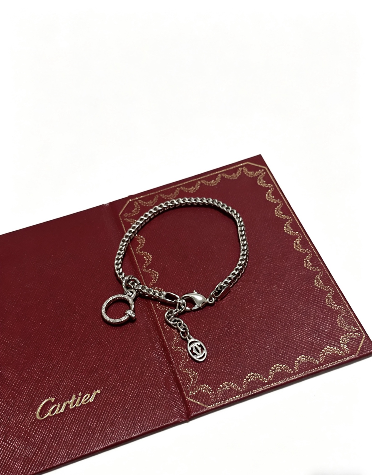 NO:766661,The new Cartier bracelet V gold material series is in perfect condition, with unparalleled details. The unique color is completely impeccable, and is decorated with a classic ring shape design. It is simple yet elegant and eye-catching. The pure handmade combination of V gold is more elegant and elegant. The same style for men and women, boutique jewelry, cartier, bracelet19860909新款卡地亚手链V金材质系列 品相完美,细节无敌,那种独特的色泽完全无可挑剔,再缀以经典指环外形设计,简约之余却又优雅夺目,V金纯手工的组合更显气色,上手雅致动人.男女同款,饰品精品,cartier,bracelet,Jewelry