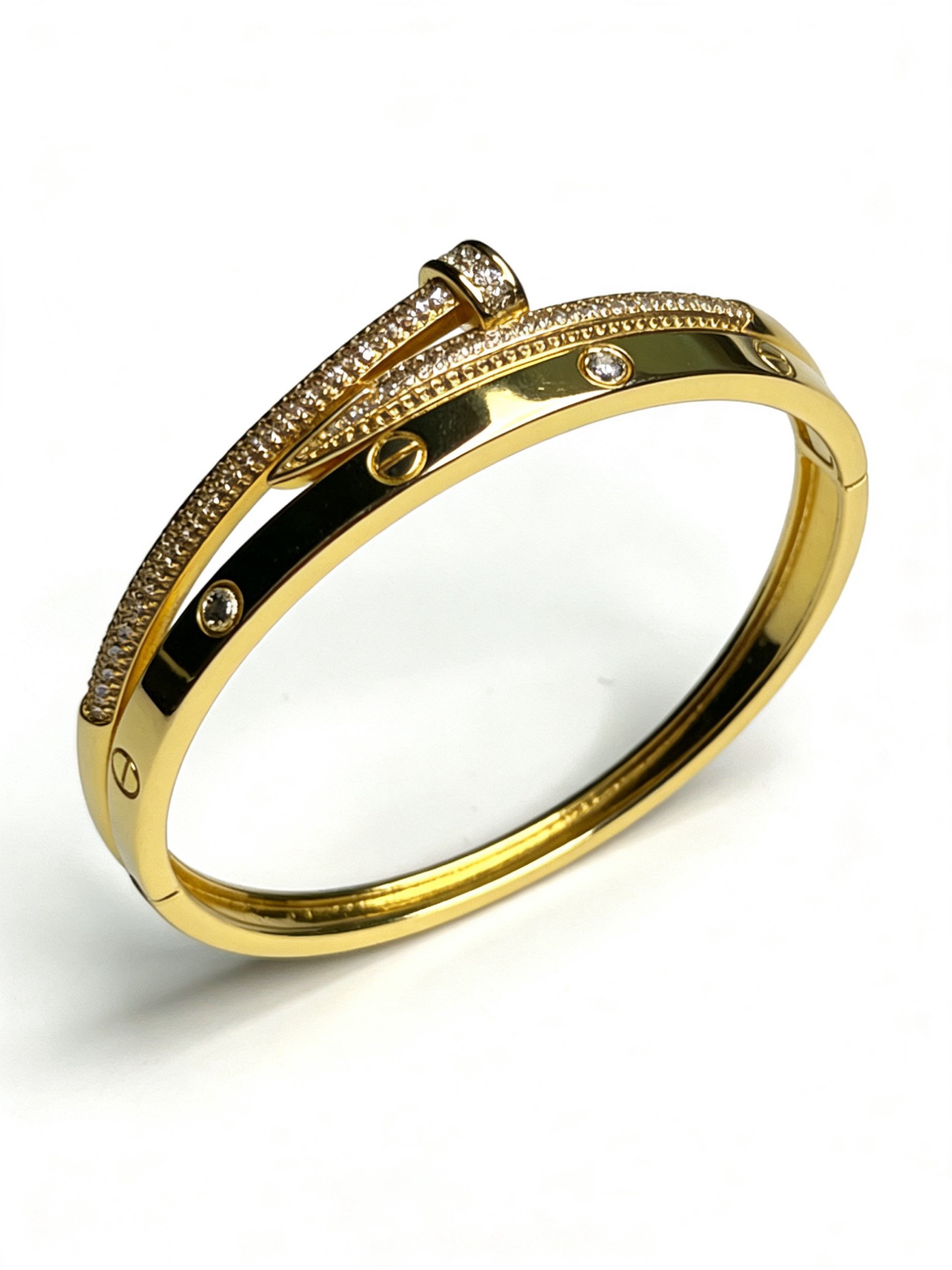 NO:766531,Cartier bracelet bracelet V gold material series, perfect appearance, unparalleled details, the unique color is completely impeccable, and decorated with a classic ring shape design, simple yet elegant and eye-catching, the V gold pure handmade combination is more elegant, elegant and moving. Same style for men and women Cartier bracelet, jewelry boutique, cartier, bracelet, bracelet19860909卡地亚手链手镯V金材质系列 品相完美,细节无敌,那种独特的色泽完全无可挑剔,再缀以经典指环外形设计,简约之余却又优雅夺目,V金纯手工的组合更显气色,上手雅致动人.男女同款 卡地亚手链,饰品精品,cartier,bracelet,bracelet,Jewelry