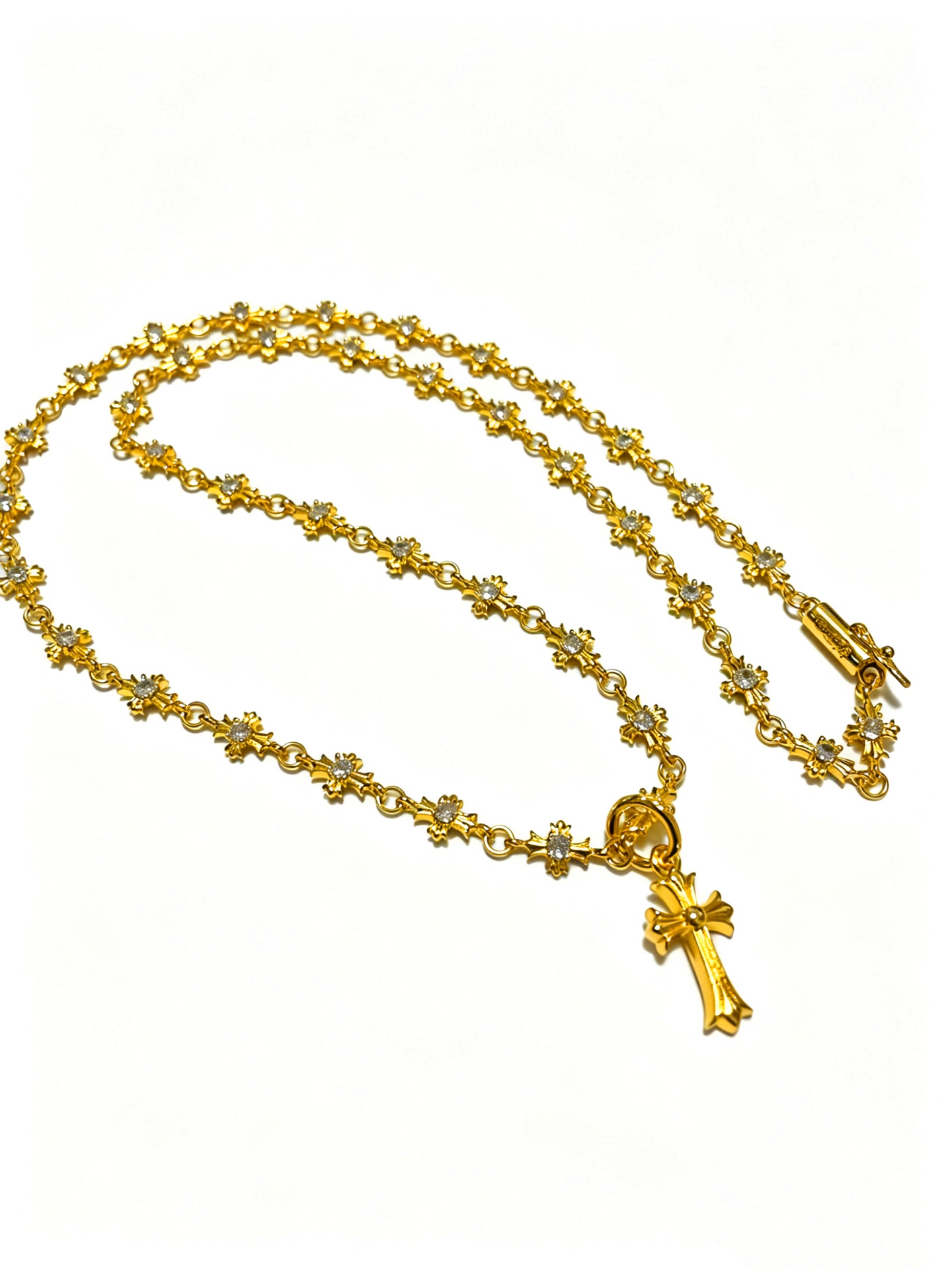 NO:817666,New [counter quality] Chrome Hearts multi-element retro cross necklace, thick cross pendant, different pattern design styles with concave and convex shapes, showing a distinctive cross. The Scout flower is the symbol of Chrome Hearts, so it is more durable. Genuine pattern-printed Chrome Hearts distinguishes the ordinary light version in the market. Match the version and standard quality. Look at the printing details. The degree of retro ash oxidation. Seiko version!  !  !  Purely handmade, authentic molded fashion essentials, can be worn by both men and women, same style for couples, original official website, rock punk Thai silver style, retro elements, trendy and versatile, boutique jewelry, chrome hearts, chrome hearts, necklace19860909新款【专柜品质】Chrome Hearts克罗心多元素复古十字架项链 粗款十字架吊坠 凹凸造型不同的花纹设计风格 呈现出与众不同 十字架 童军花是克罗心的志 所以更经久不衰 正品打版Chrome Hearts克罗心 区别市场普通轻版 对版对标品质 看字印细节 复古做旧灰氧程度.精工版本！！！ 纯手工打造 正品开模潮流时尚必备 男女均可佩戴 情侣同款 官网原版 摇滚朋克泰银风格 复古元素 潮流百搭,饰品精品,chrome hearts,chrome hearts,necklace,Jewelry