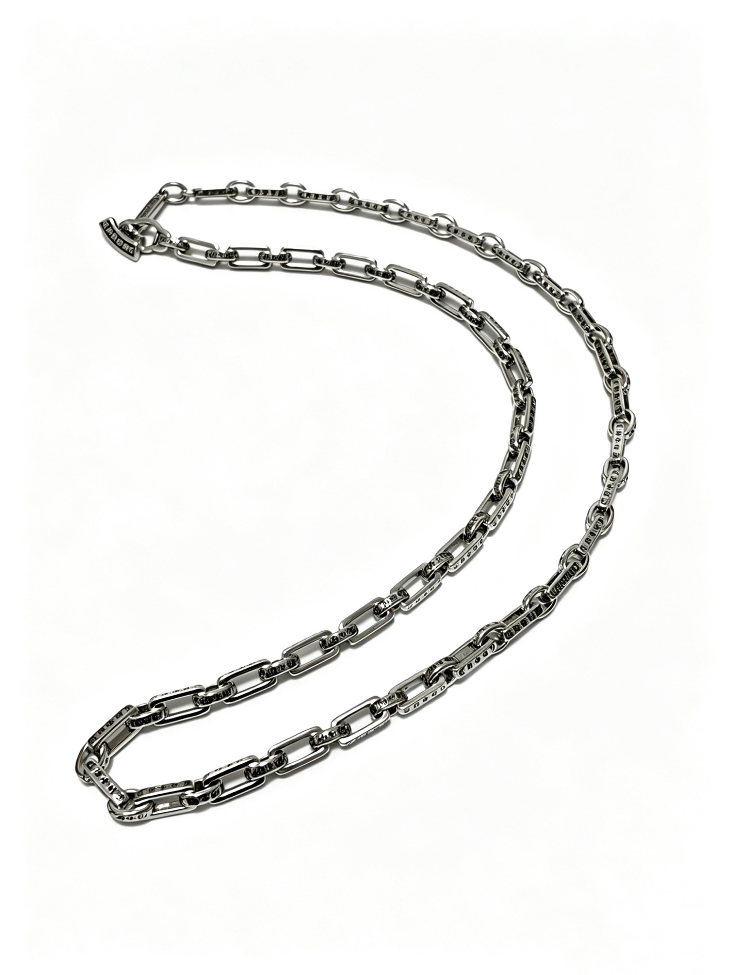 NO:817698,New [counter quality] Chrome Hearts multi-element retro cross necklace, thick cross pendant, different pattern design styles with concave and convex shapes, showing a distinctive cross. The Scout flower is the symbol of Chrome Hearts, so it is more durable. Genuine pattern-printed Chrome Hearts distinguishes the ordinary light version in the market. Match the version and standard quality. Look at the printing details. The degree of retro ash oxidation. Seiko version!  !  !  Purely handmade, authentic molded fashion essentials, can be worn by both men and women, same style for couples, original official website, rock punk Thai silver style, retro elements, trendy and versatile, boutique jewelry, chrome hearts, chrome hearts, necklace19860909新款【专柜品质】Chrome Hearts克罗心多元素复古十字架项链 粗款十字架吊坠 凹凸造型不同的花纹设计风格 呈现出与众不同 十字架 童军花是克罗心的志 所以更经久不衰 正品打版Chrome Hearts克罗心 区别市场普通轻版 对版对标品质 看字印细节 复古做旧灰氧程度.精工版本！！！ 纯手工打造 正品开模潮流时尚必备 男女均可佩戴 情侣同款 官网原版 摇滚朋克泰银风格 复古元素 潮流百搭,饰品精品,chrome hearts,chrome hearts,necklace,Jewelry