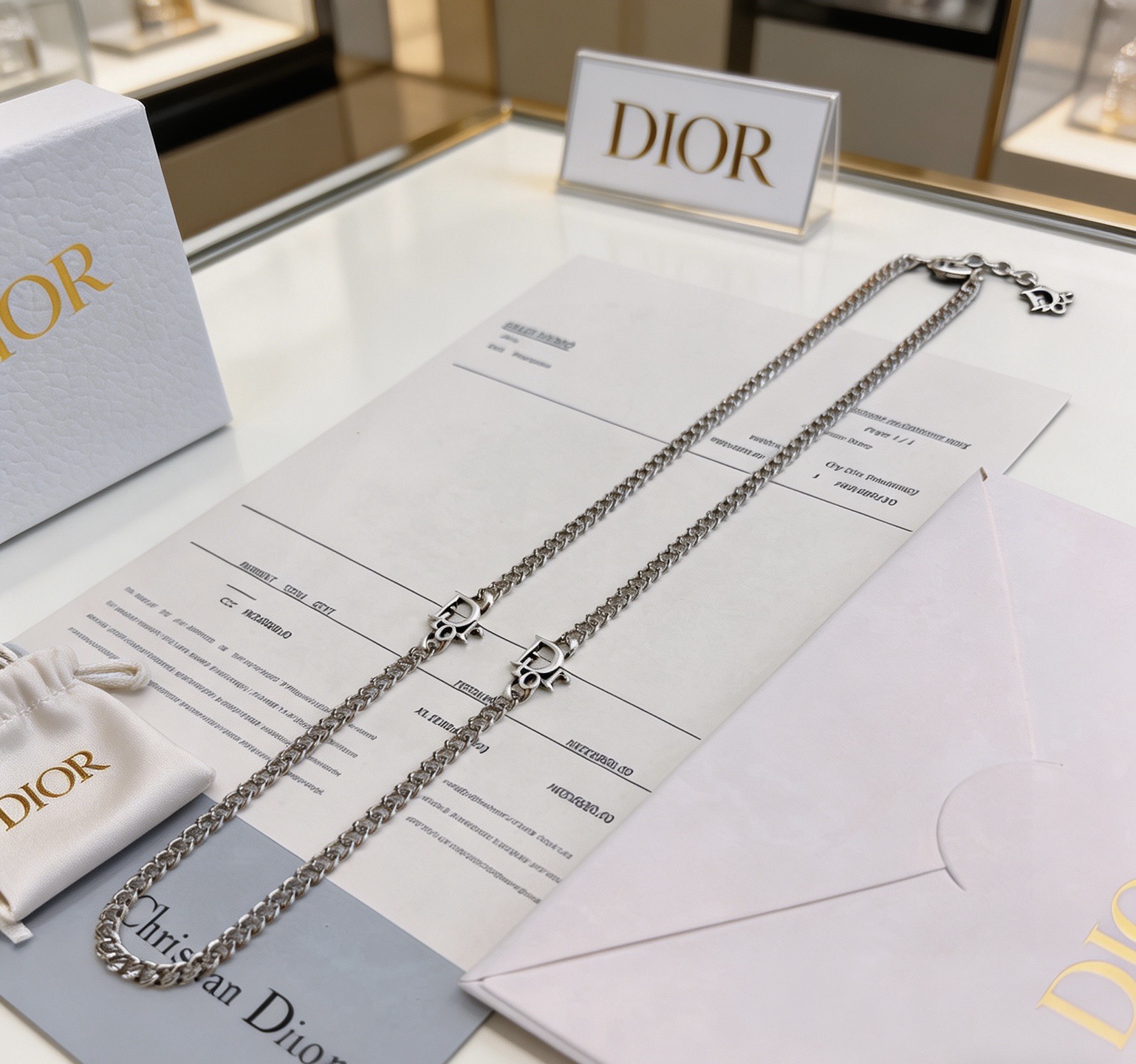 NO:819126,DIOR new model Dior necklace original single goods counter new open mold retro trendy fashion must-have. Can be worn by both men and women. The same style for couples. Rock punk Thai silver style. Retro elements. Trendy and versatile. The latest chain of the same necklace on the official website is higher grade. Star classic necklace series retro silver necklace. The chain length is 60 cm. The length can be changed. The details are distressed. Non-market glossy version. This one has been out. It is a best-selling model in Dior. It is very good to match trendy clothes, high-quality jewelry, dior, dior, necklace.19860909DIOR新款 迪奥项链原单货专柜新款开模复古潮流时尚必备 男女均可佩戴 情侣款同款 摇滚朋克泰银风格 复古元素 潮流百搭 官网同款项链最新款链条档次更高明星经典款项链系列复古银项链 链长60厘米可改长度 细节对版做旧处理 非市面亮面版型 这款一直在出 迪奥里面热卖款 非常好搭配潮流衣服,饰品精品,dior,dior,necklace,Jewelry