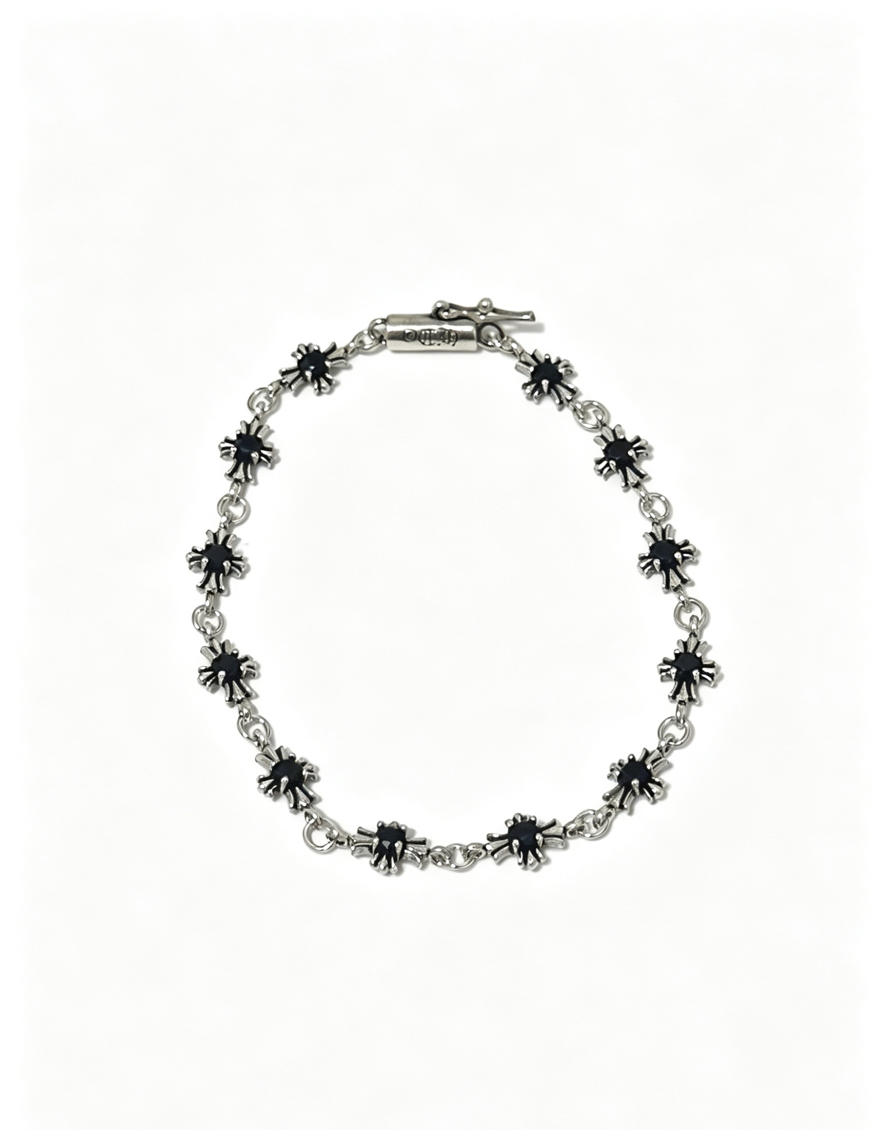NO:817634,New [counter quality] Chrome Hearts Classic Retro Cross Flower Glossy Cuban Bracelet, the original concave and convex shapes have different pattern design styles, showing a distinctive cross. The Scout flower is the symbol of Chrome Hearts, so it is more durable. Genuine pattern-printed Chrome Hearts distinguishes the ordinary light version in the market. Match the version and standard quality. Look at the printing details. The degree of retro ash oxidation. Seiko version!  !  !  Purely handmade, authentic mold opening, trendy and fashionable must-have, can be worn by both men and women, the same style for couples, official website original version, rock punk Thai silver style, retro elements, trendy and versatile (code number 18, 20, 22 can be changed in size), fine jewelry, chrome hearts, chrome hearts, bracelets19860909新款【专柜品质】Chrome Hearts克罗心经典复古十字花光面古巴手链,原图凹凸造型不同的花纹设计风格 呈现出与众不同 十字架 童军花是克罗心的志 所以更经久不衰 正品打版Chrome Hearts克罗心 区别市场普通轻版 对版对标品质 看字印细节 复古做旧灰氧程度.精工版本！！！ 纯手工打造 正品开模 潮流时尚必备 男女均可佩戴 情侣同款 官网原版 摇滚朋克泰银风格 复古元素 潮流百搭（码数18 20 22可改尺寸）,饰品精品,chrome hearts,chrome hearts,bracelet,Jewelry