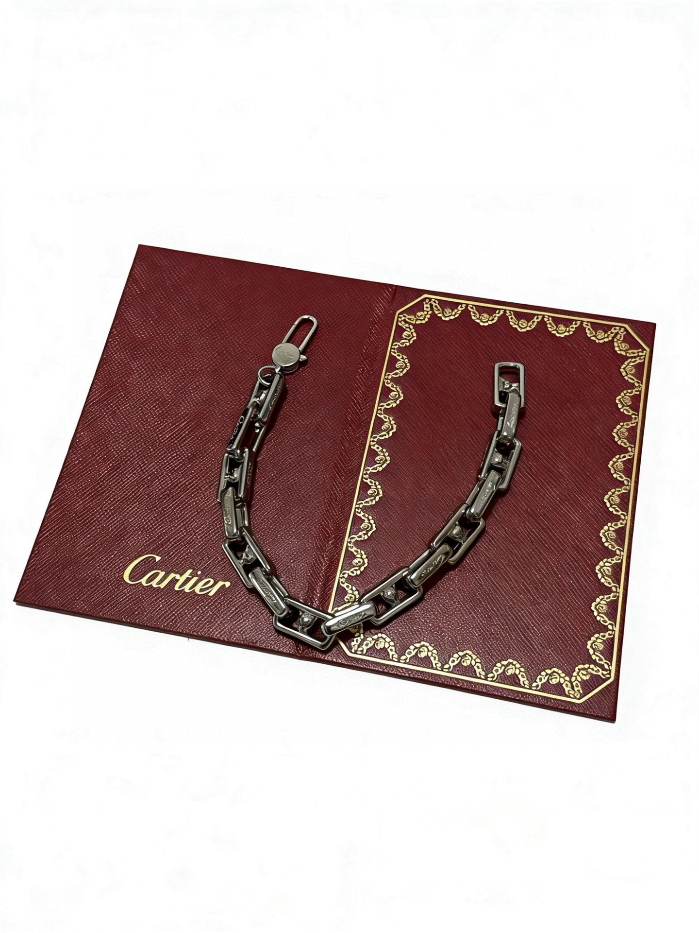 NO:861390,The new Cartier bracelet V gold material series is in perfect condition, with unparalleled details. The unique color is completely impeccable, and is decorated with a classic ring shape design. It is simple yet elegant and eye-catching. The pure handmade combination of V gold is more elegant and elegant. The same style for men and women, boutique jewelry, cartier, bracelet19860909新款卡地亚手链V金材质系列 品相完美,细节无敌,那种独特的色泽完全无可挑剔,再缀以经典指环外形设计,简约之余却又优雅夺目,V金纯手工的组合更显气色,上手雅致动人.男女同款,饰品精品,cartier,bracelet,Jewelry