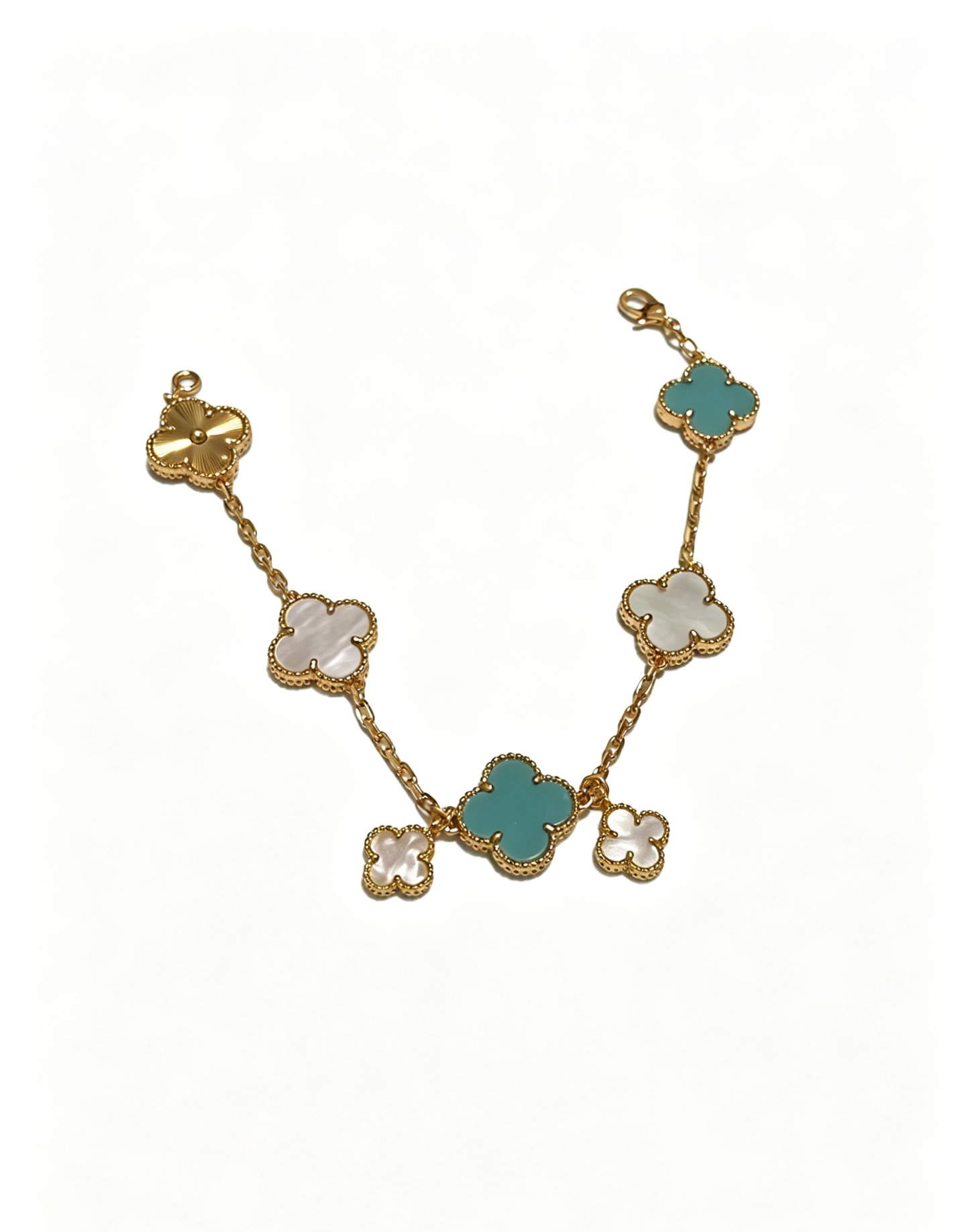 NO:861465,Four-leaf clover Van Cleef & Arpels authentic customized rainbow color bracelet V gold material series. The appearance is perfect, the details are invincible, the unique color is completely impeccable, and it is decorated with a classic ring shape design. It is simple yet elegant and eye-catching. The V gold pure handmade combination is more elegant and elegant. The same style for men and women, boutique jewelry, van cleef, bracelet19860909四叶草梵克雅宝正品定制彩虹花色手链V金材质系列 品相完美,细节无敌,那种独特的色泽完全无可挑剔,再缀以经典指环外形设计,简约之余却又优雅夺目,V金纯手工的组合更显气色,上手雅致动人.男女同款,饰品精品,van cleef,bracelet,Jewelry