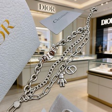 DIOR新款。高品质迪奥手链原单货专柜新款开模复古潮流时尚必备 男女均可佩戴 情侣款同款 摇滚朋克泰银风 DIOR新款。高品质迪奥手链原单货专柜新款开模复古潮流时尚必备 男女均可佩戴 情侣款同款 摇滚朋克泰银风