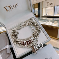 DIOR新款。高品质迪奥手链原单货专柜新款开模复古潮流时尚必备 男女均可佩戴 情侣款同款 摇滚朋克泰银风 DIOR新款。高品质迪奥手链原单货专柜新款开模复古潮流时尚必备 男女均可佩戴 情侣款同款 摇滚朋克泰银风
