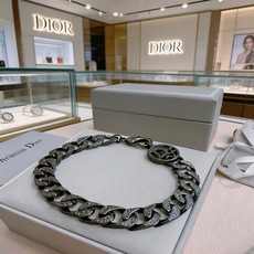 DIOR新款。高品质迪奥手链原单货专柜新款开模复古潮流时尚必备 男女均可佩戴 情侣款同款 摇滚朋克泰银风 DIOR新款。高品质迪奥手链原单货专柜新款开模复古潮流时尚必备 男女均可佩戴 情侣款同款 摇滚朋克泰银风
