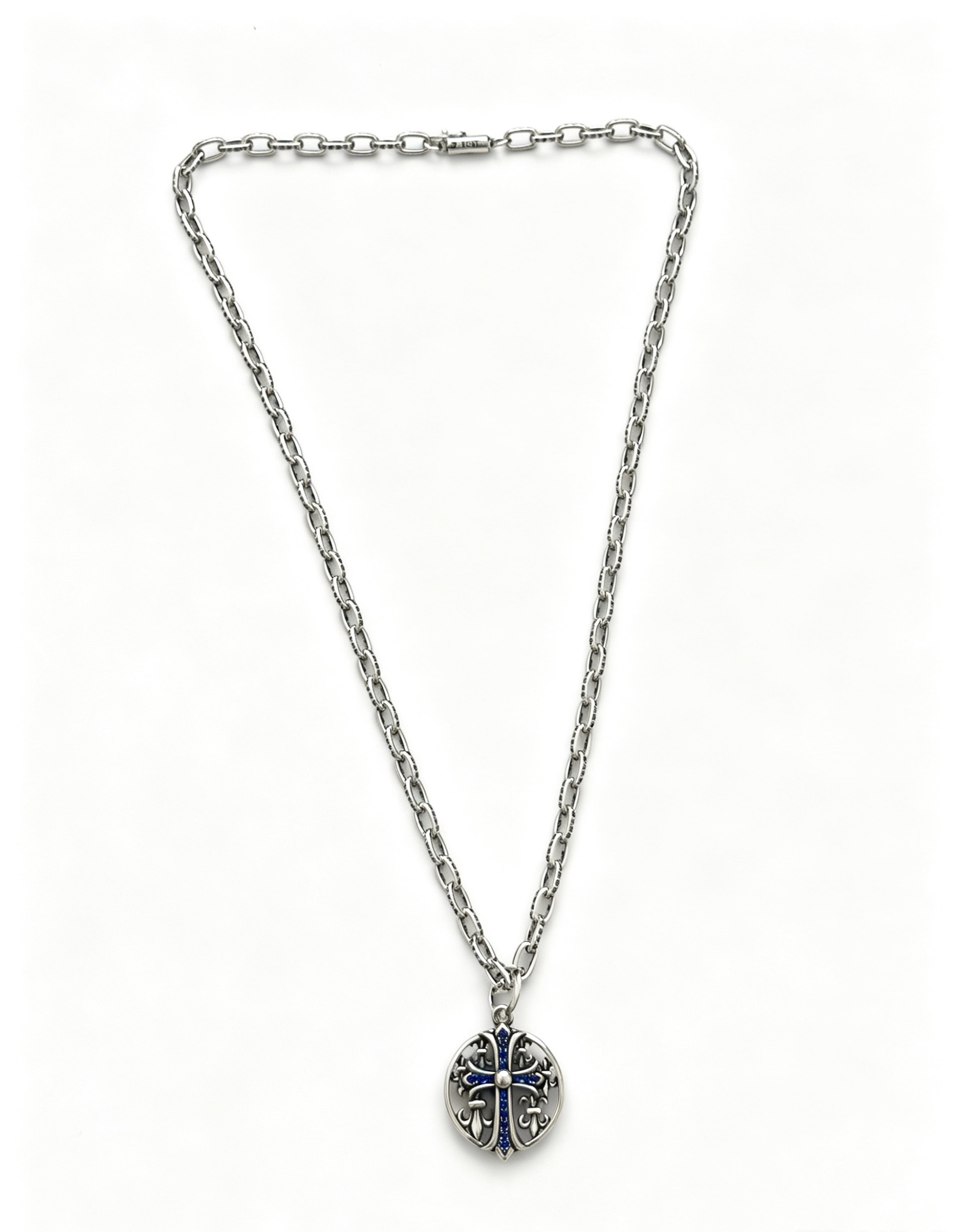 NO:863153,New [counter quality] Chrome Hearts multi-element retro cross necklace, thick cross pendant, different pattern design styles with concave and convex shapes, showing a distinctive cross. The Scout flower is the symbol of Chrome Hearts, so it is more durable. Genuine pattern-printed Chrome Hearts distinguishes the ordinary light version in the market. Match the version and standard quality. Look at the printing details. The degree of retro ash oxidation. Seiko version!  !  !  Purely handmade, authentic molded fashion essentials, can be worn by both men and women, same style for couples, original official website, rock punk Thai silver style, retro elements, trendy and versatile, boutique jewelry, chrome hearts, chrome hearts, necklace19860909新款【专柜品质】Chrome Hearts克罗心多元素复古十字架项链 粗款十字架吊坠 凹凸造型不同的花纹设计风格 呈现出与众不同 十字架 童军花是克罗心的志 所以更经久不衰 正品打版Chrome Hearts克罗心 区别市场普通轻版 对版对标品质 看字印细节 复古做旧灰氧程度.精工版本！！！ 纯手工打造 正品开模潮流时尚必备 男女均可佩戴 情侣同款 官网原版 摇滚朋克泰银风格 复古元素 潮流百搭,饰品精品,chrome hearts,chrome hearts,necklace,Jewelry