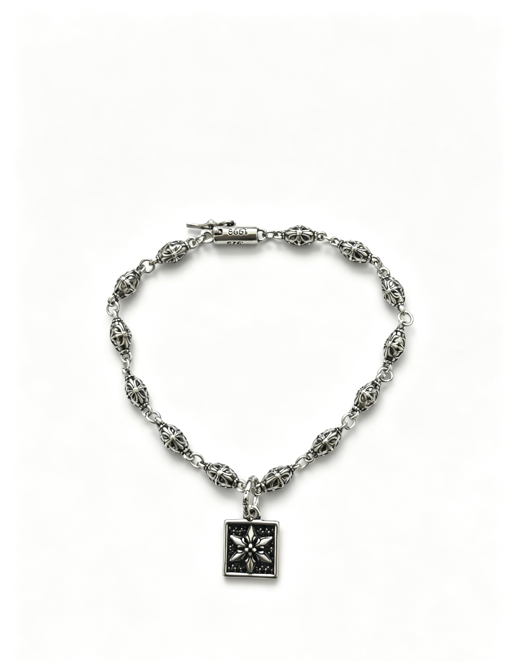 NO:862938,New [counter quality] Chrome Hearts multi-element retro cross necklace, thick cross pendant, different pattern design styles with concave and convex shapes, showing a distinctive cross. The Scout flower is the symbol of Chrome Hearts, so it is more durable. Genuine pattern-printed Chrome Hearts distinguishes the ordinary light version in the market. Match the version and standard quality. Look at the printing details. The degree of retro ash oxidation. Seiko version!  !  !  Purely handmade, authentic molded fashion essentials, can be worn by both men and women, same style for couples, original official website, rock punk Thai silver style, retro elements, trendy and versatile, boutique jewelry, chrome hearts, chrome hearts, necklace19860909新款【专柜品质】Chrome Hearts克罗心多元素复古十字架项链 粗款十字架吊坠 凹凸造型不同的花纹设计风格 呈现出与众不同 十字架 童军花是克罗心的志 所以更经久不衰 正品打版Chrome Hearts克罗心 区别市场普通轻版 对版对标品质 看字印细节 复古做旧灰氧程度.精工版本！！！ 纯手工打造 正品开模潮流时尚必备 男女均可佩戴 情侣同款 官网原版 摇滚朋克泰银风格 复古元素 潮流百搭,饰品精品,chrome hearts,chrome hearts,necklace,Jewelry