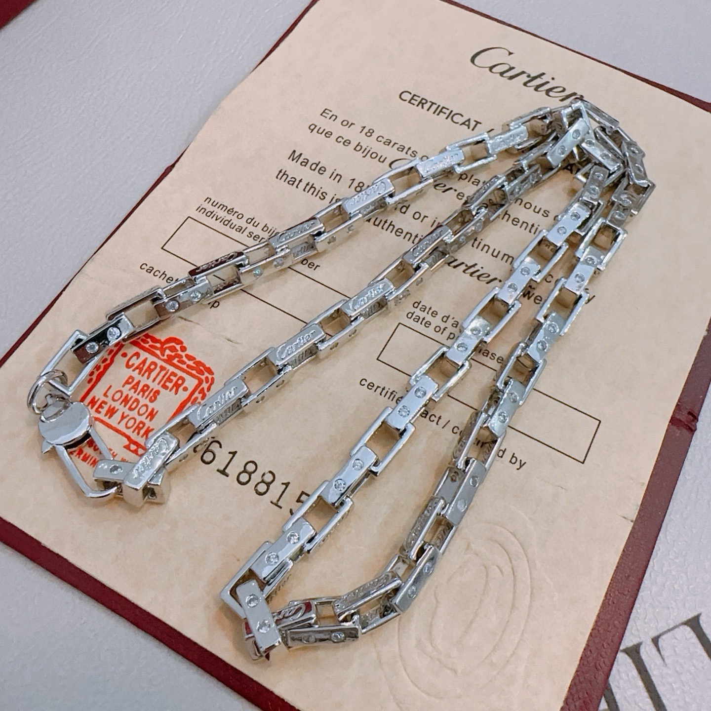 新款卡地亚项链V金材质系列 品相完美，细节无敌，那种独特的色泽完全无可挑剔，再缀以经典指环外形设计，简约