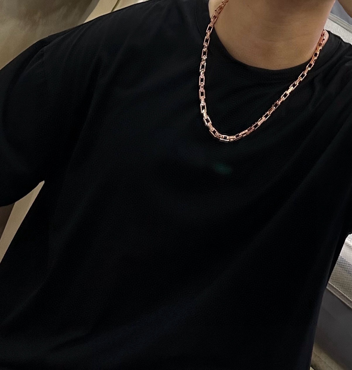 新款卡地亚项链V金材质系列 品相完美，细节无敌，那种独特的色泽完全无可挑剔，再缀以经典指环外形设计，简约