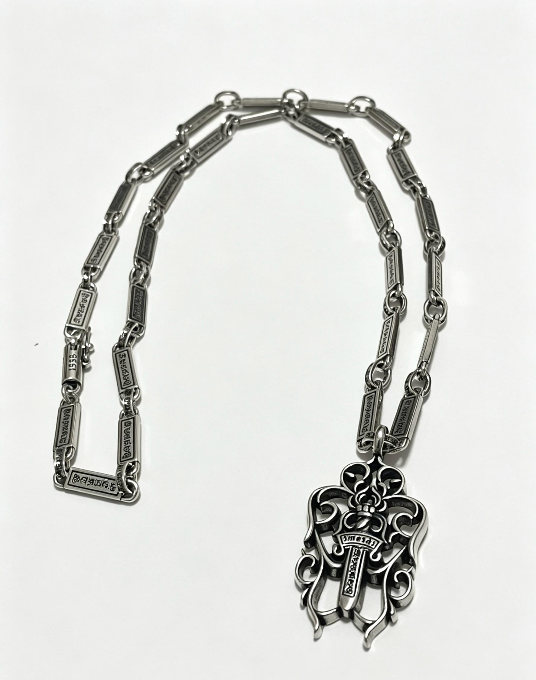 NO:862928,New [counter quality] Chrome Hearts multi-element retro cross necklace, thick cross pendant, different pattern design styles with concave and convex shapes, showing a distinctive cross. The Scout flower is the symbol of Chrome Hearts, so it is more durable. Genuine pattern-printed Chrome Hearts distinguishes the ordinary light version in the market. Match the version and standard quality. Look at the printing details. The degree of retro ash oxidation. Seiko version!  !  !  Purely handmade, authentic molded fashion essentials, can be worn by both men and women, same style for couples, original official website, rock punk Thai silver style, retro elements, trendy and versatile, boutique jewelry, chrome hearts, chrome hearts, necklace19860909新款【专柜品质】Chrome Hearts克罗心多元素复古十字架项链 粗款十字架吊坠 凹凸造型不同的花纹设计风格 呈现出与众不同 十字架 童军花是克罗心的志 所以更经久不衰 正品打版Chrome Hearts克罗心 区别市场普通轻版 对版对标品质 看字印细节 复古做旧灰氧程度.精工版本！！！ 纯手工打造 正品开模潮流时尚必备 男女均可佩戴 情侣同款 官网原版 摇滚朋克泰银风格 复古元素 潮流百搭,饰品精品,chrome hearts,chrome hearts,necklace,Jewelry