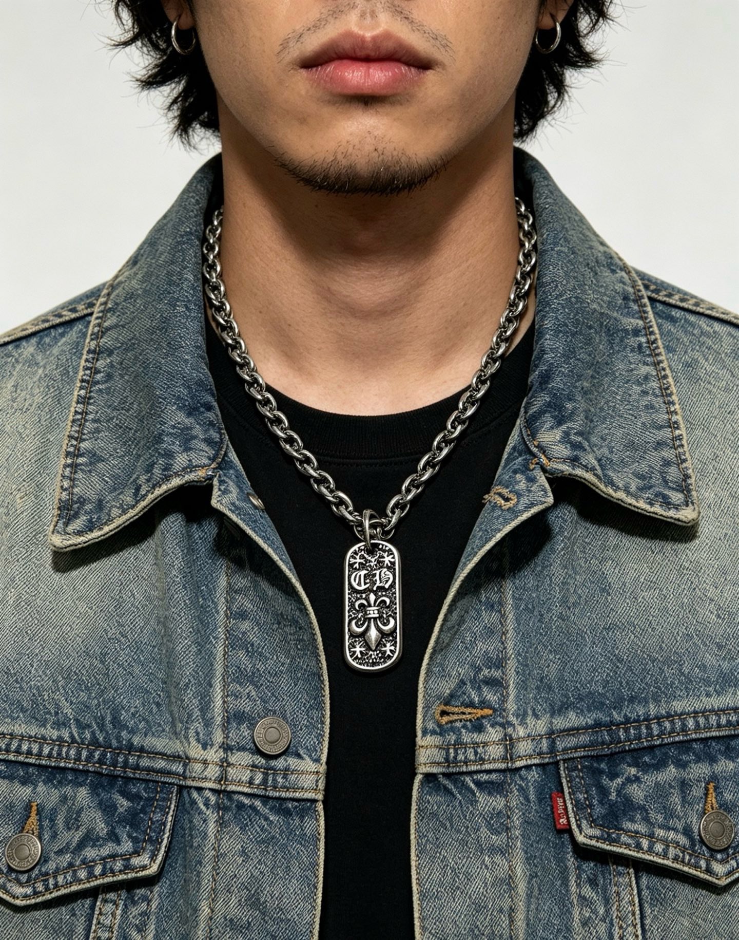 NO:862945,New [counter quality] Chrome Hearts multi-element retro cross necklace, thick cross pendant, different pattern design styles with concave and convex shapes, showing a distinctive cross. The Scout flower is the symbol of Chrome Hearts, so it is more durable. Genuine pattern-printed Chrome Hearts distinguishes the ordinary light version in the market. Match the version and standard quality. Look at the printing details. The degree of retro ash oxidation. Seiko version!  !  !  Purely handmade, authentic molded fashion essentials, can be worn by both men and women, the same style for couples, official website original version, rock punk Thai silver style, retro elements, trendy and versatile (60cm available size), fine jewelry, chrome hearts, chrome hearts, necklace19860909新款【专柜品质】Chrome Hearts克罗心多元素复古十字架项链 粗款十字架吊坠 凹凸造型不同的花纹设计风格 呈现出与众不同 十字架 童军花是克罗心的志 所以更经久不衰 正品打版Chrome Hearts克罗心 区别市场普通轻版 对版对标品质 看字印细节 复古做旧灰氧程度.精工版本！！！ 纯手工打造 正品开模潮流时尚必备 男女均可佩戴 情侣同款 官网原版 摇滚朋克泰银风格 复古元素 潮流百搭（60cm可给尺寸）,饰品精品,chrome hearts,chrome hearts,necklace,Jewelry