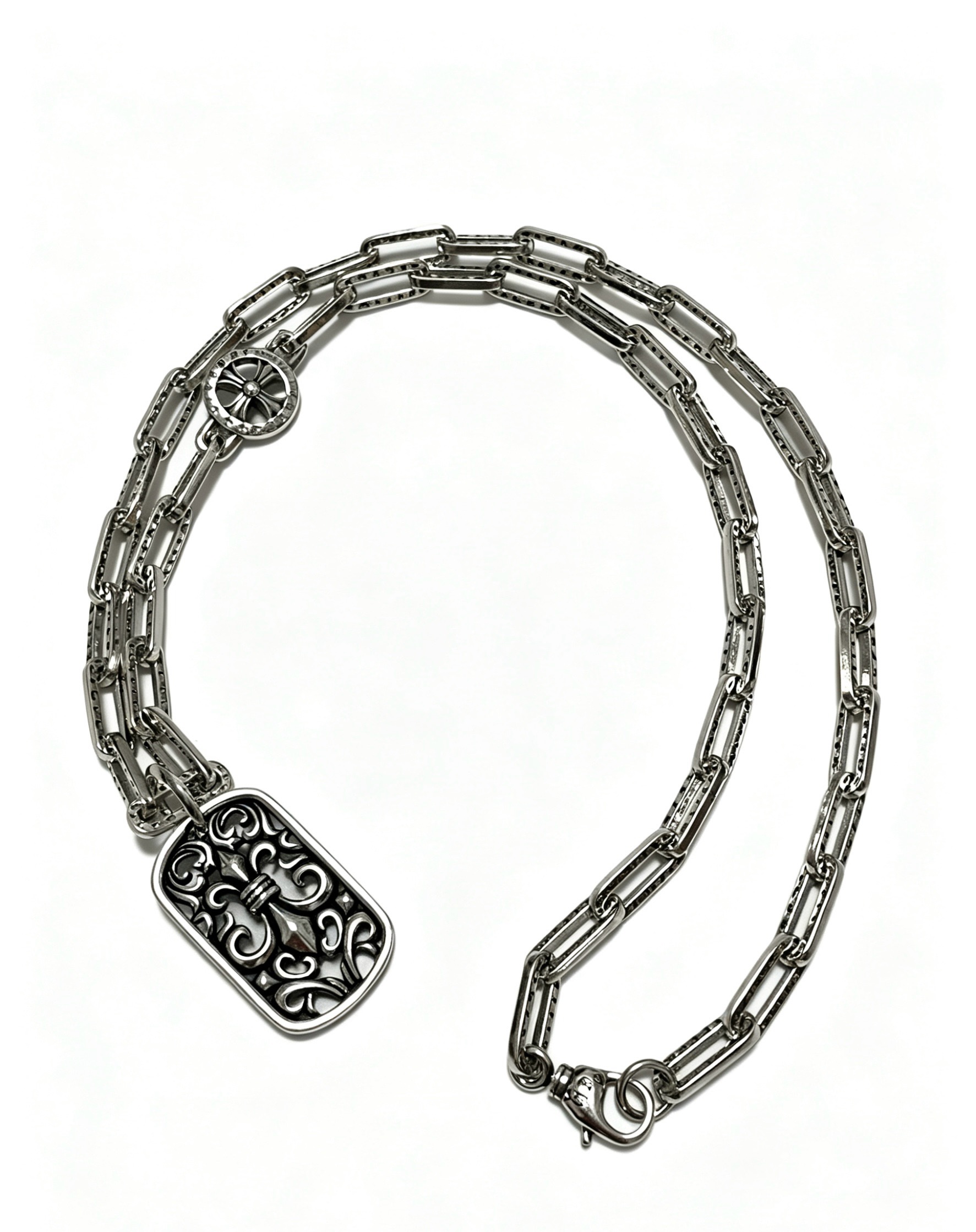 NO:862935,New [counter quality] Chrome Hearts multi-element retro cross necklace, thick cross pendant, different pattern design styles with concave and convex shapes, showing a distinctive cross. The Scout flower is the symbol of Chrome Hearts, so it is more durable. Genuine pattern-printed Chrome Hearts distinguishes the ordinary light version in the market. Match the version and standard quality. Look at the printing details. The degree of retro ash oxidation. Seiko version!  !  !  Purely handmade, authentic molded fashion essentials, can be worn by both men and women, same style for couples, official website original, rock punk Thai silver style, retro elements, trendy and versatile (60cm can be resized), jewelry boutique, chrome hearts, chrome hearts, necklace19860909新款【专柜品质】Chrome Hearts克罗心多元素复古十字架项链 粗款十字架吊坠 凹凸造型不同的花纹设计风格 呈现出与众不同 十字架 童军花是克罗心的志 所以更经久不衰 正品打版Chrome Hearts克罗心 区别市场普通轻版 对版对标品质 看字印细节 复古做旧灰氧程度.精工版本！！！ 纯手工打造 正品开模潮流时尚必备 男女均可佩戴 情侣同款 官网原版 摇滚朋克泰银风格 复古元素 潮流百搭（60cm可改尺寸）,饰品精品,chrome hearts,chrome hearts,necklace,Jewelry