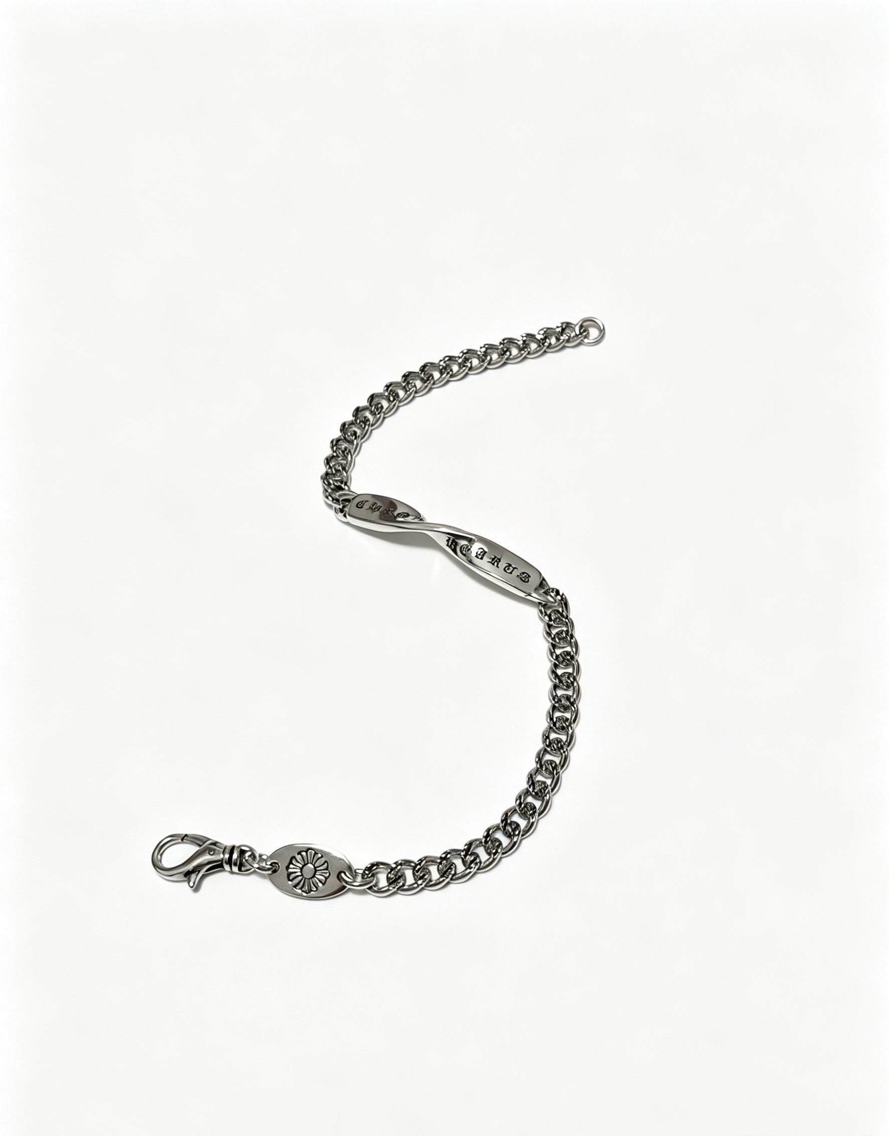 NO:862987,New [counter quality] Chrome Hearts Classic Retro Cross Flower Glossy Cuban Bracelet, the original concave and convex shapes have different pattern design styles, showing a distinctive cross. The Scout flower is the symbol of Chrome Hearts, so it is more durable. Genuine pattern-printed Chrome Hearts distinguishes the ordinary light version in the market. Match the version and standard quality. Look at the printing details. The degree of retro ash oxidation. Seiko version!  !  !  Purely handmade, authentic mold opening, trendy and fashionable must-have, can be worn by both men and women, same style for couples, official website original version, rock punk Thai silver style, retro elements, trendy and versatile, boutique jewelry, chrome hearts, chrome hearts, bracelets19860909新款【专柜品质】Chrome Hearts克罗心经典复古十字花光面古巴手链,原图凹凸造型不同的花纹设计风格 呈现出与众不同 十字架 童军花是克罗心的志 所以更经久不衰 正品打版Chrome Hearts克罗心 区别市场普通轻版 对版对标品质 看字印细节 复古做旧灰氧程度.精工版本！！！ 纯手工打造 正品开模 潮流时尚必备 男女均可佩戴 情侣同款 官网原版 摇滚朋克泰银风格 复古元素 潮流百搭,饰品精品,chrome hearts,chrome hearts,bracelet,Jewelry