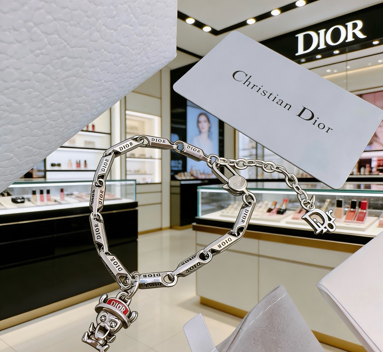 DIOR新款。高品质迪奥手链原单货专柜新款开模复古潮流时尚必备 男女均可佩戴 情侣款同款 摇滚朋克泰银风