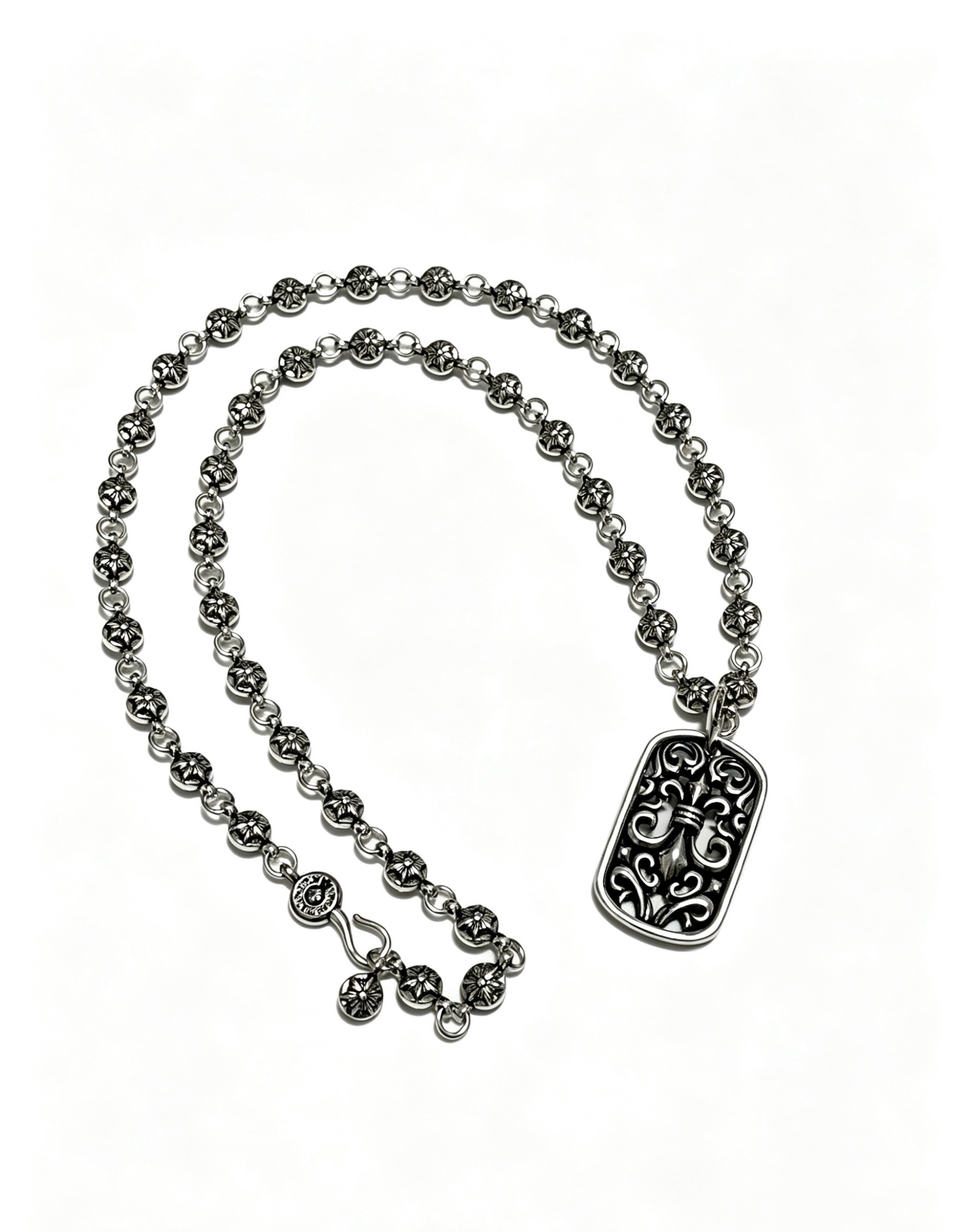 NO:879551,New [counter quality] Chrome Hearts multi-element retro cross necklace, thick cross pendant, different pattern design styles with concave and convex shapes, showing a distinctive cross. The Scout flower is the symbol of Chrome Hearts, so it is more durable. Genuine pattern-printed Chrome Hearts distinguishes the ordinary light version in the market. Match the version and standard quality. Look at the printing details. The degree of retro ash oxidation. Seiko version!  !  !  Purely handmade, authentic molded fashion essentials, can be worn by both men and women, same style for couples, official website original, rock punk Thai silver style, retro elements, trendy and versatile (60cm can be resized), jewelry boutique, chrome hearts, chrome hearts, necklace19860909新款【专柜品质】Chrome Hearts克罗心多元素复古十字架项链 粗款十字架吊坠 凹凸造型不同的花纹设计风格 呈现出与众不同 十字架 童军花是克罗心的志 所以更经久不衰 正品打版Chrome Hearts克罗心 区别市场普通轻版 对版对标品质 看字印细节 复古做旧灰氧程度.精工版本！！！ 纯手工打造 正品开模潮流时尚必备 男女均可佩戴 情侣同款 官网原版 摇滚朋克泰银风格 复古元素 潮流百搭（60cm可改尺寸）,饰品精品,chrome hearts,chrome hearts,necklace,Jewelry