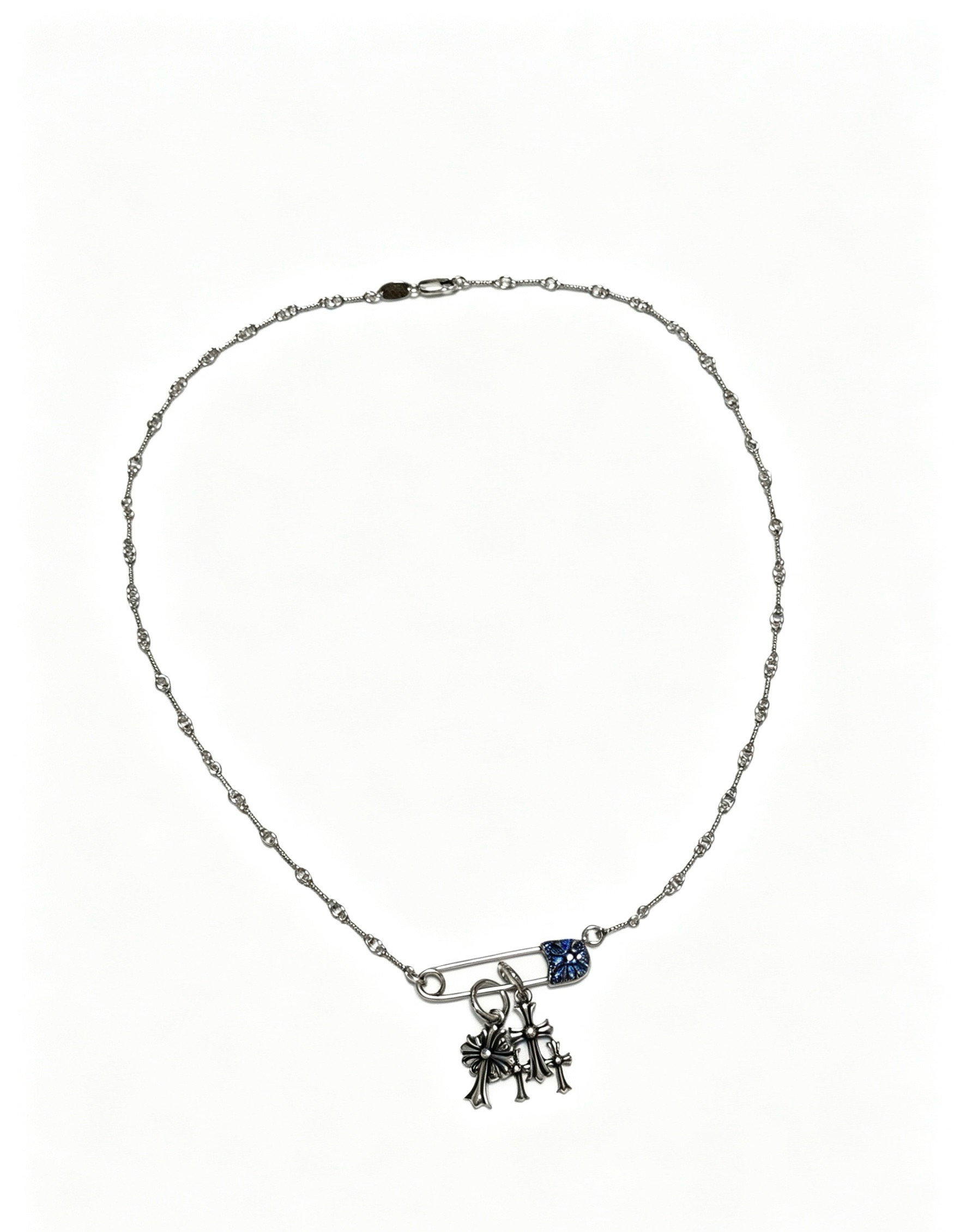 NO:879468,New [counter quality] Chrome Hearts multi-element retro cross necklace, thick cross pendant, different pattern design styles with concave and convex shapes, showing a distinctive cross. The Scout flower is the symbol of Chrome Hearts, so it is more durable. Genuine pattern-printed Chrome Hearts distinguishes the ordinary light version in the market. Match the version and standard quality. Look at the printing details. The degree of retro ash oxidation. Seiko version!  !  !  Purely handmade, authentic molded fashion essentials, can be worn by both men and women, same style for couples, original official website, rock punk Thai silver style, retro elements, trendy and versatile, boutique jewelry, chrome hearts, chrome hearts, necklace19860909新款【专柜品质】Chrome Hearts克罗心多元素复古十字架项链 粗款十字架吊坠 凹凸造型不同的花纹设计风格 呈现出与众不同 十字架 童军花是克罗心的志 所以更经久不衰 正品打版Chrome Hearts克罗心 区别市场普通轻版 对版对标品质 看字印细节 复古做旧灰氧程度.精工版本！！！ 纯手工打造 正品开模潮流时尚必备 男女均可佩戴 情侣同款 官网原版 摇滚朋克泰银风格 复古元素 潮流百搭,饰品精品,chrome hearts,chrome hearts,necklace,Jewelry