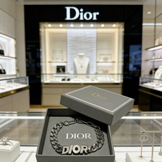 DIOR新款高品质迪奥手链原单货专柜新款开模复古潮流时尚必备 男女均可佩戴 情侣款同款 摇滚朋克泰银风格 DIOR新款高品质迪奥手链原单货专柜新款开模复古潮流时尚必备 男女均可佩戴 情侣款同款 摇滚朋克泰银风格