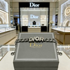 DIOR新款高品质迪奥手链原单货专柜新款开模复古潮流时尚必备 男女均可佩戴 情侣款同款 摇滚朋克泰银风格 DIOR新款高品质迪奥手链原单货专柜新款开模复古潮流时尚必备 男女均可佩戴 情侣款同款 摇滚朋克泰银风格