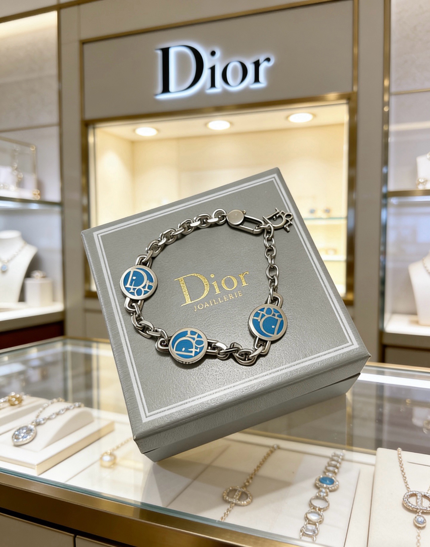 DIOR新款高品质迪奥手链原单货专柜新款开模复古潮流时尚必备 男女均可佩戴 情侣款同款 摇滚朋克泰银风格 复古元素 潮流