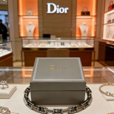 DIOR新款高品质迪奥手链原单货专柜新款开模复古潮流时尚必备 男女均可佩戴 情侣款同款 摇滚朋克泰银风格 DIOR新款高品质迪奥手链原单货专柜新款开模复古潮流时尚必备 男女均可佩戴 情侣款同款 摇滚朋克泰银风格