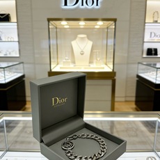 DIOR新款高品质迪奥手链原单货专柜新款开模复古潮流时尚必备 男女均可佩戴 情侣款同款 摇滚朋克泰银风格 DIOR新款高品质迪奥手链原单货专柜新款开模复古潮流时尚必备 男女均可佩戴 情侣款同款 摇滚朋克泰银风格