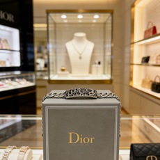 DIOR新款高品质迪奥手链原单货专柜新款开模复古潮流时尚必备 男女均可佩戴 情侣款同款 摇滚朋克泰银风格 DIOR新款高品质迪奥手链原单货专柜新款开模复古潮流时尚必备 男女均可佩戴 情侣款同款 摇滚朋克泰银风格