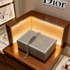 DIOR新款高品质迪奥手链原单货专柜新款开模复古潮流时尚必备 男女均可佩戴 情侣款同款 摇滚朋克泰银风格 DIOR新款高品质迪奥手链原单货专柜新款开模复古潮流时尚必备 男女均可佩戴 情侣款同款 摇滚朋克泰银风格