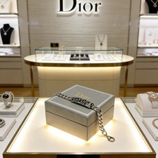 DIOR新款高品质迪奥手链原单货专柜新款开模复古潮流时尚必备 男女均可佩戴 情侣款同款 摇滚朋克泰银风格 DIOR新款高品质迪奥手链原单货专柜新款开模复古潮流时尚必备 男女均可佩戴 情侣款同款 摇滚朋克泰银风格