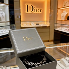DIOR新款高品质迪奥手链原单货专柜新款开模复古潮流时尚必备 男女均可佩戴 情侣款同款 摇滚朋克泰银风格 DIOR新款高品质迪奥手链原单货专柜新款开模复古潮流时尚必备 男女均可佩戴 情侣款同款 摇滚朋克泰银风格