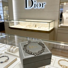 DIOR新款高品质迪奥手链原单货专柜新款开模复古潮流时尚必备 男女均可佩戴 情侣款同款 摇滚朋克泰银风格 DIOR新款高品质迪奥手链原单货专柜新款开模复古潮流时尚必备 男女均可佩戴 情侣款同款 摇滚朋克泰银风格