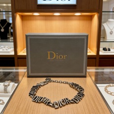 DIOR新款高品质迪奥手链原单货专柜新款开模复古潮流时尚必备 男女均可佩戴 情侣款同款 摇滚朋克泰银风格 DIOR新款高品质迪奥手链原单货专柜新款开模复古潮流时尚必备 男女均可佩戴 情侣款同款 摇滚朋克泰银风格