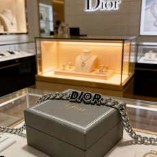 DIOR新款高品质迪奥手链原单货专柜新款开模复古潮流时尚必备 男女均可佩戴 情侣款同款 摇滚朋克泰银风格 DIOR新款高品质迪奥手链原单货专柜新款开模复古潮流时尚必备 男女均可佩戴 情侣款同款 摇滚朋克泰银风格
